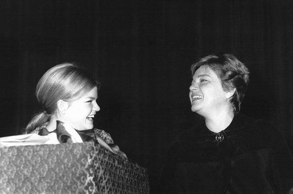Simone Signoret et sa fille Catherine Allégret en novembre 1965 en France. | Photo : Getty Images