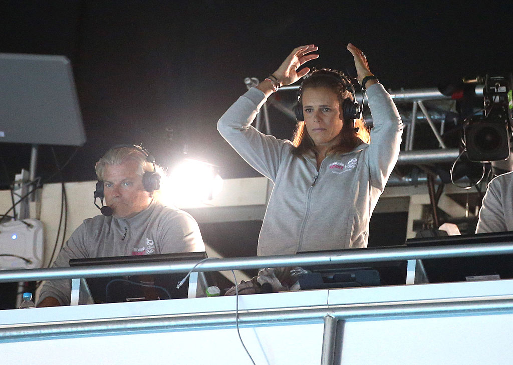 Laure Manaudou - aux côtés de Philippe Lucas (à gauche) - réagit pendant la finale du 50 m nage libre masculin que son frère Florent Manaudou, de France, n'a pas remporté aux Jeux olympiques de Rio 2016. | Source : Getty Images