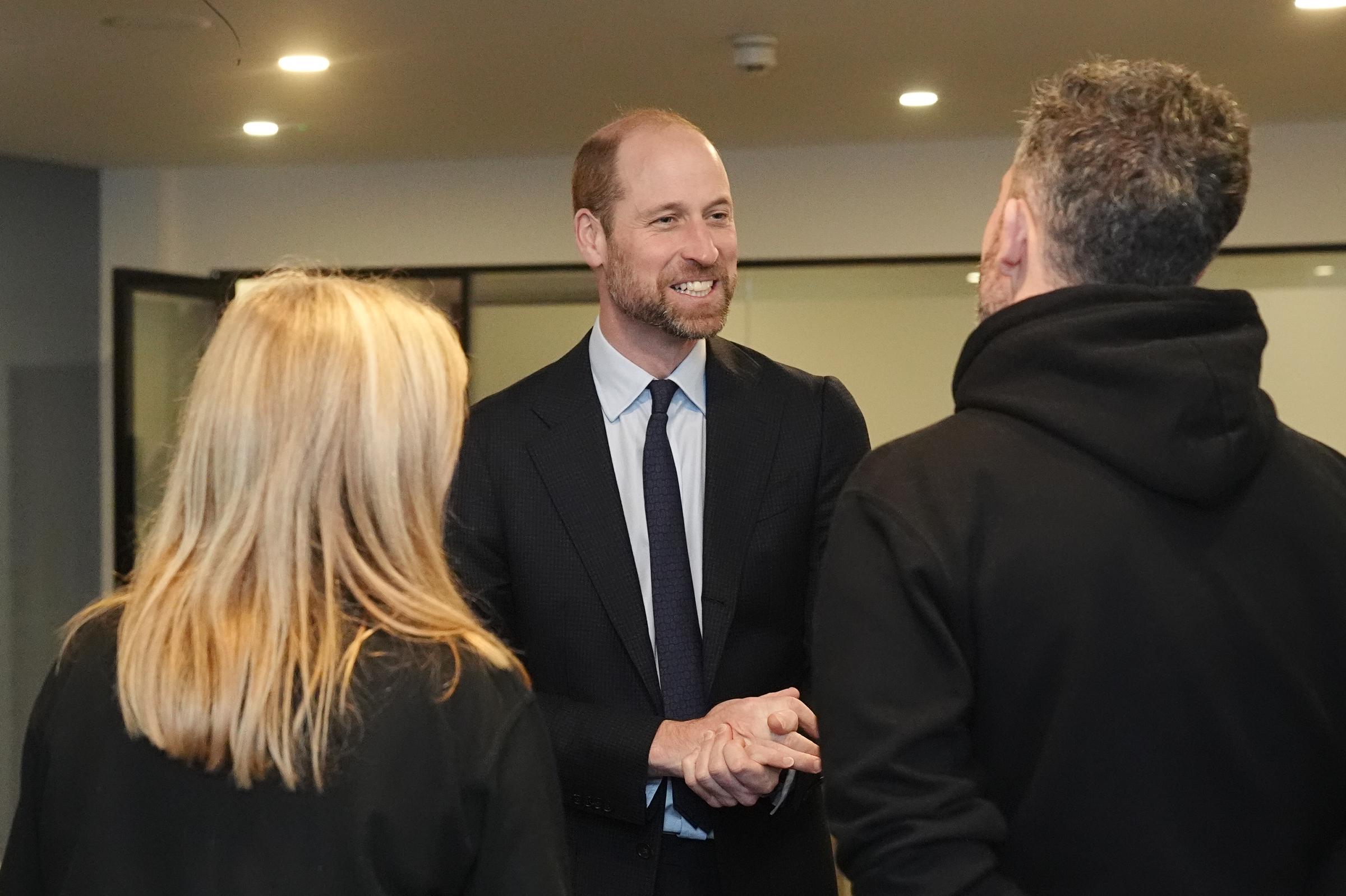 Le prince William s'adresse aux participants alors qu'il assiste à la conférence inaugurale sur les urgences et les soins intensifs au centre de conférences et d'événements de Birmingham, le 15 janvier 2025, à Birmingham, en Angleterre | Source : Getty Images