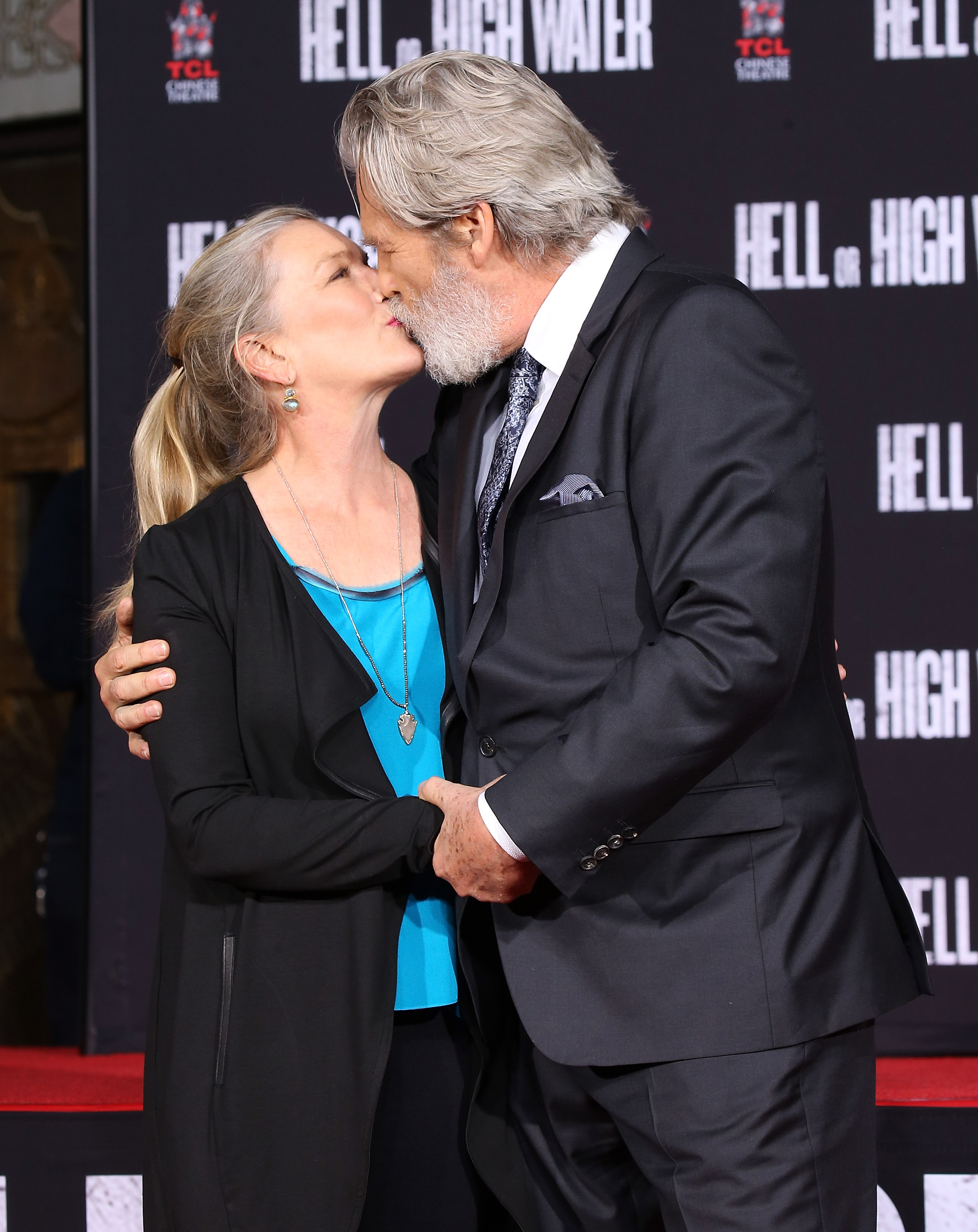 Susan et Jeff Bridges lors de la cérémonie des empreintes de mains et de pieds en l'honneur de Jeff, le 6 janvier 2017, à Hollywood, en Californie | Source : Getty Images