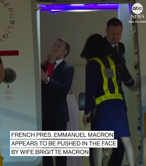 Brigitte Macron lance un "coup" sur le visage d'Emmanuel Macron alors que les membres du personnel navigant se préparent à débarquer, posté le 26 mai 2025. | Source : Instagram/abcnews