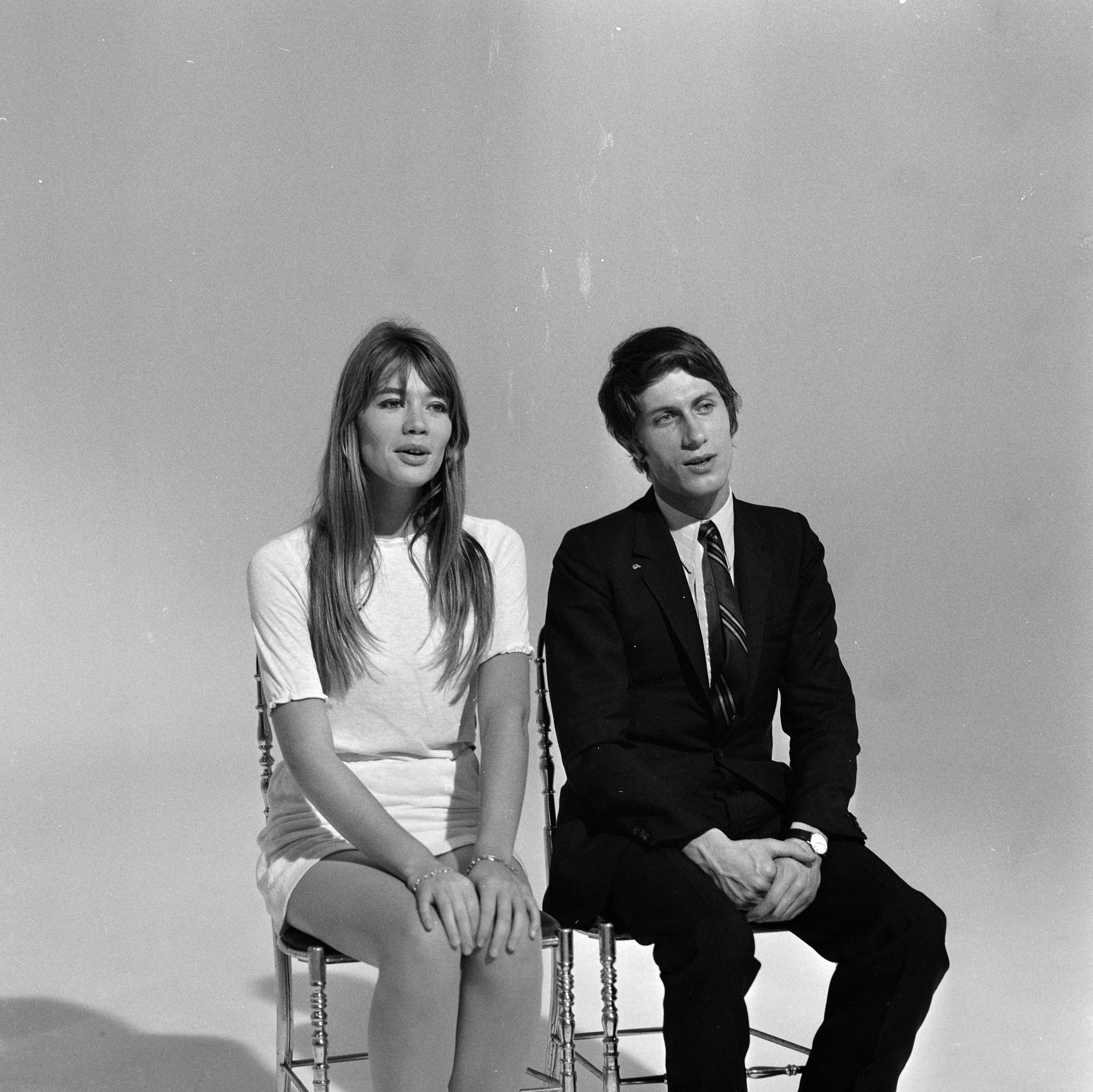 Françoise Hardy et Jacques Dutronc lors de l'enregistrement de "Françoise Hardy Blues"(Photo par Louis Joyeux/INA via Getty Images)