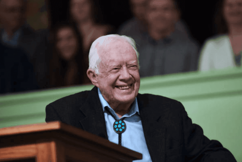 Jimmy Carter s'adresse à l'assemblée de l'église baptiste Maranatha | Source : Paul Hennessy/NurPhoto via Getty Images