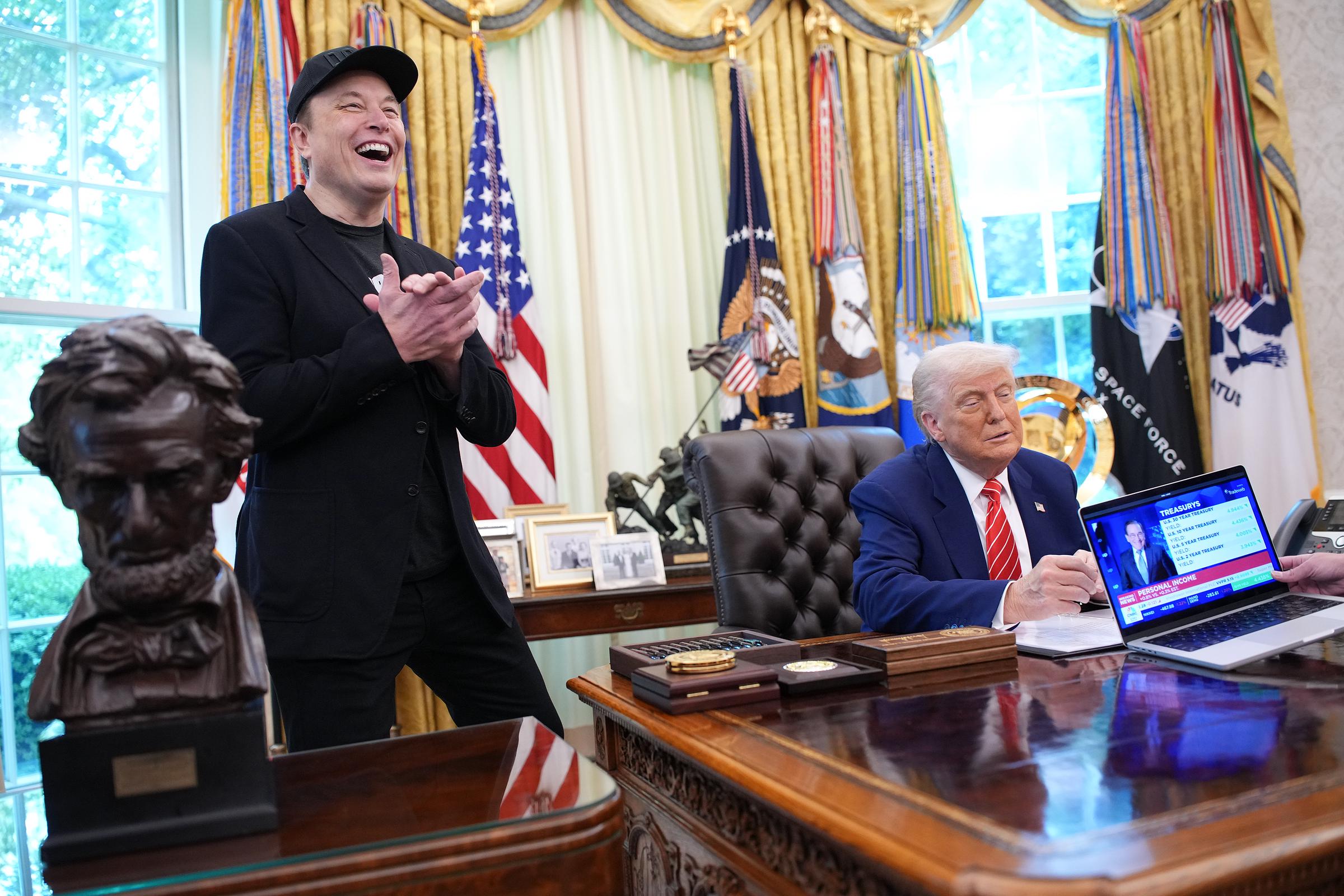 Quelques jours plus tôt, Musk, qui a fait des vagues dans la politique américaine en tant qu'allié audacieux du président Trump en matière de réduction des coûts, a annoncé le 28 mai qu'il se retirait de son rôle au sein du gouvernement visant à réduire les dépenses fédérales.