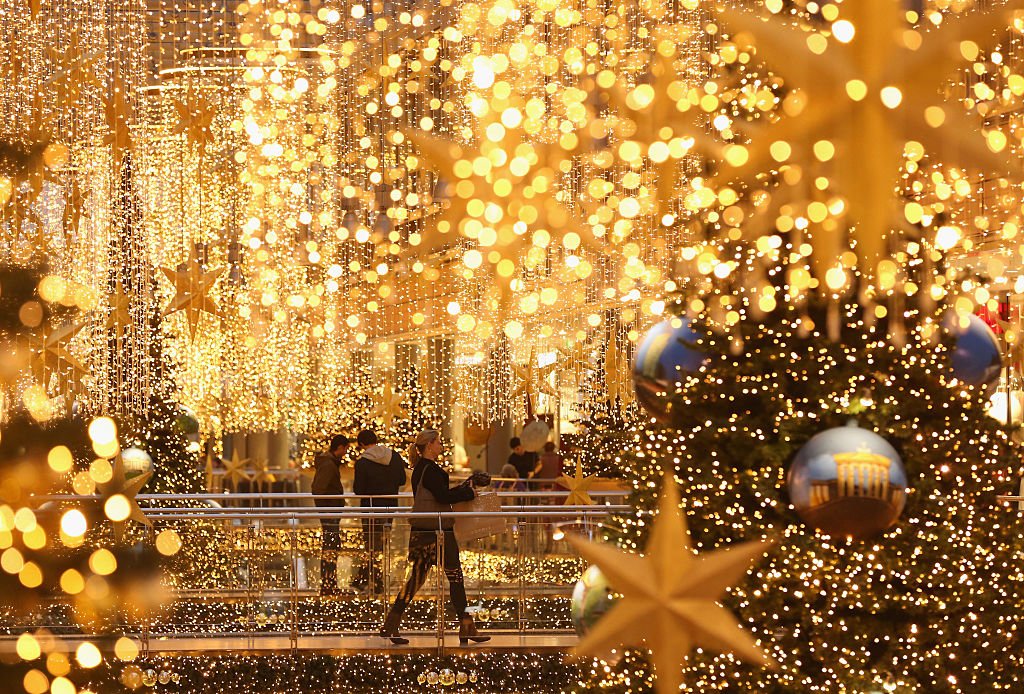 Les décorations de Noël. | Sources : Getty Images