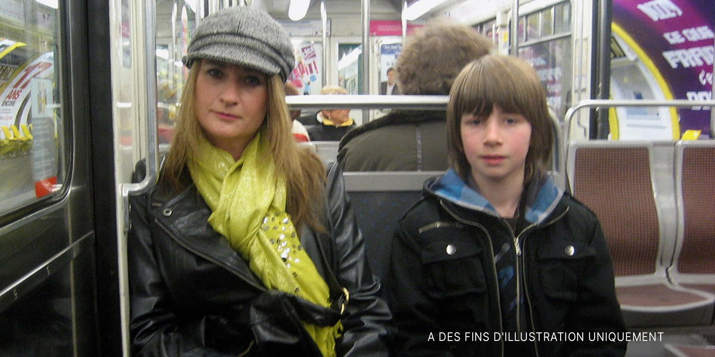 Une femme et son fils dans le métro | Source : Flickr/SteveR-/CC BY 2.0