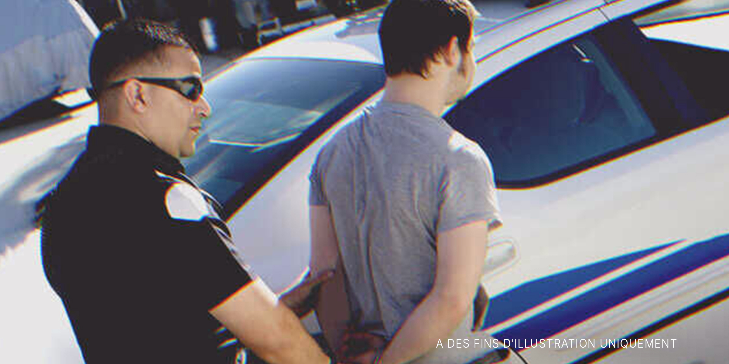 Homme arrêté par la police | Source : Shutterstock.com