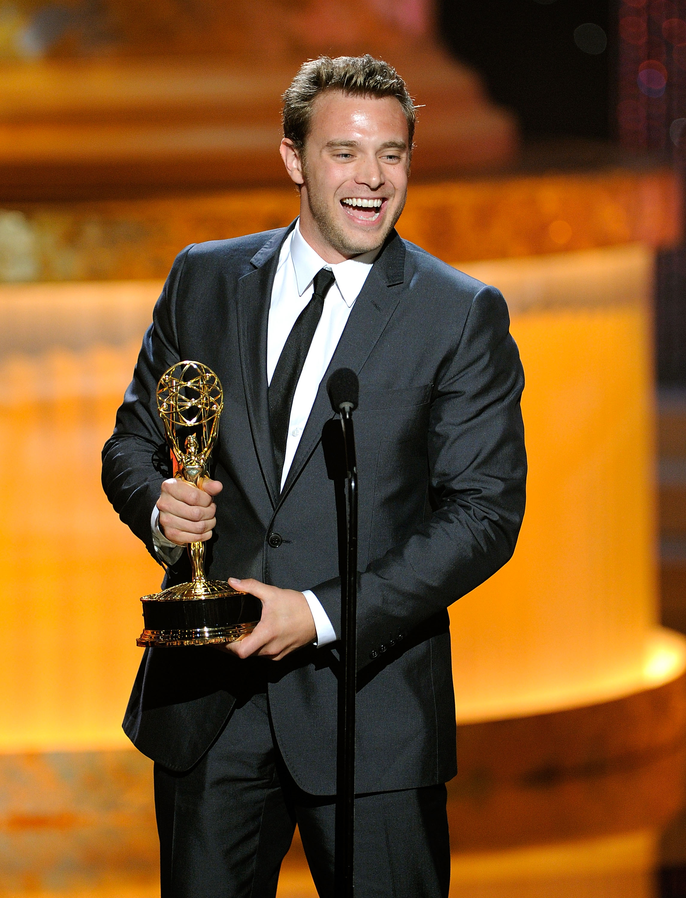 Billy Miller lors de la 37e cérémonie annuelle des Daytime Entertainment Emmy Awards à Las Vegas, 2010 | Source : Getty Images