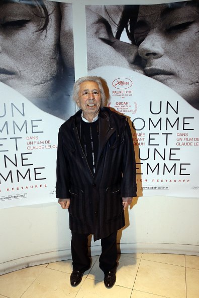 Francis Lai assiste à la projection de "Un Homme et Une Femme" à l'Arlequin à Paris, France, pour son 50e anniversaire. | Photo : Getty Images