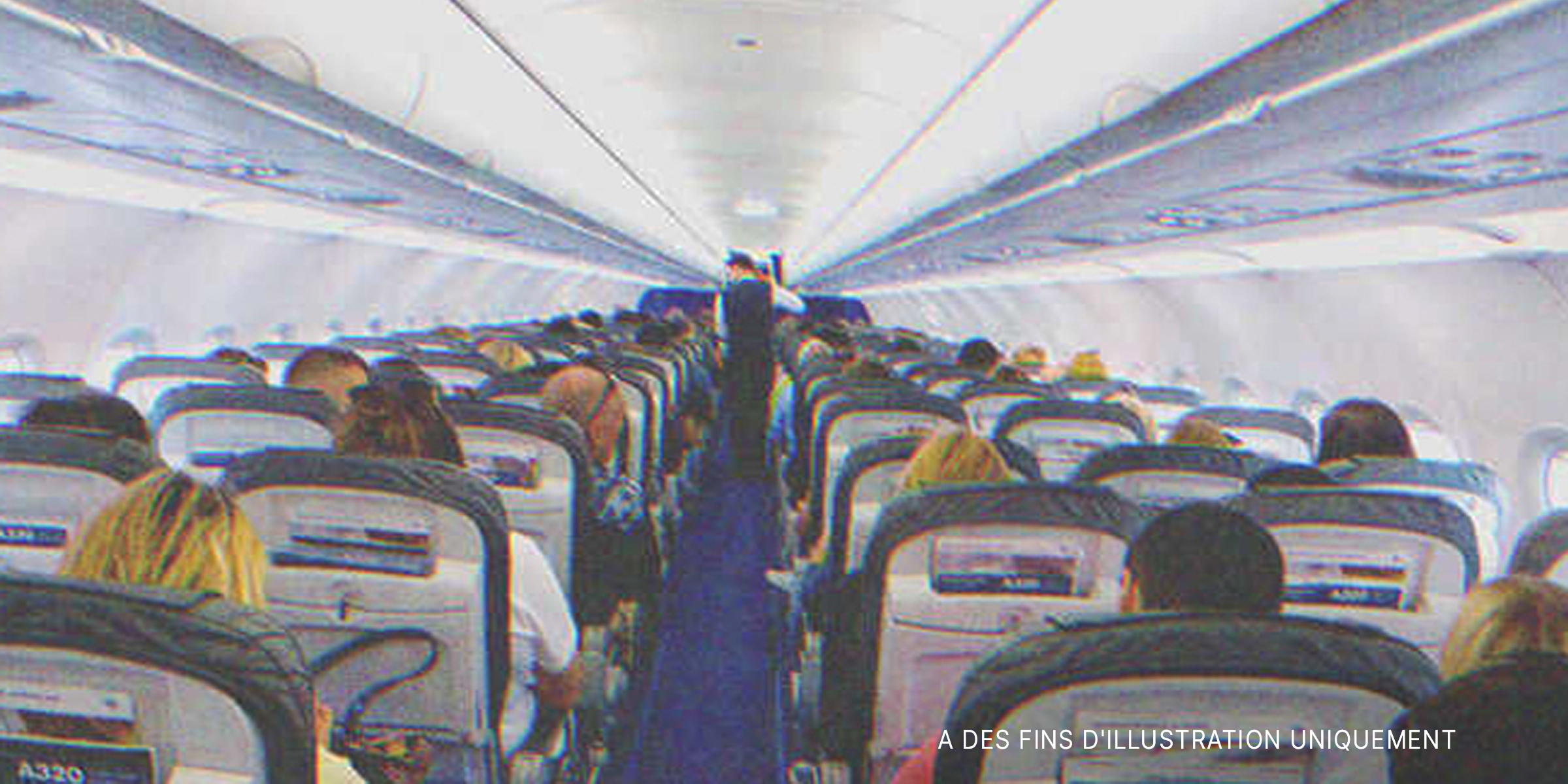 Passager dans un avion | Source : Shutterstock
