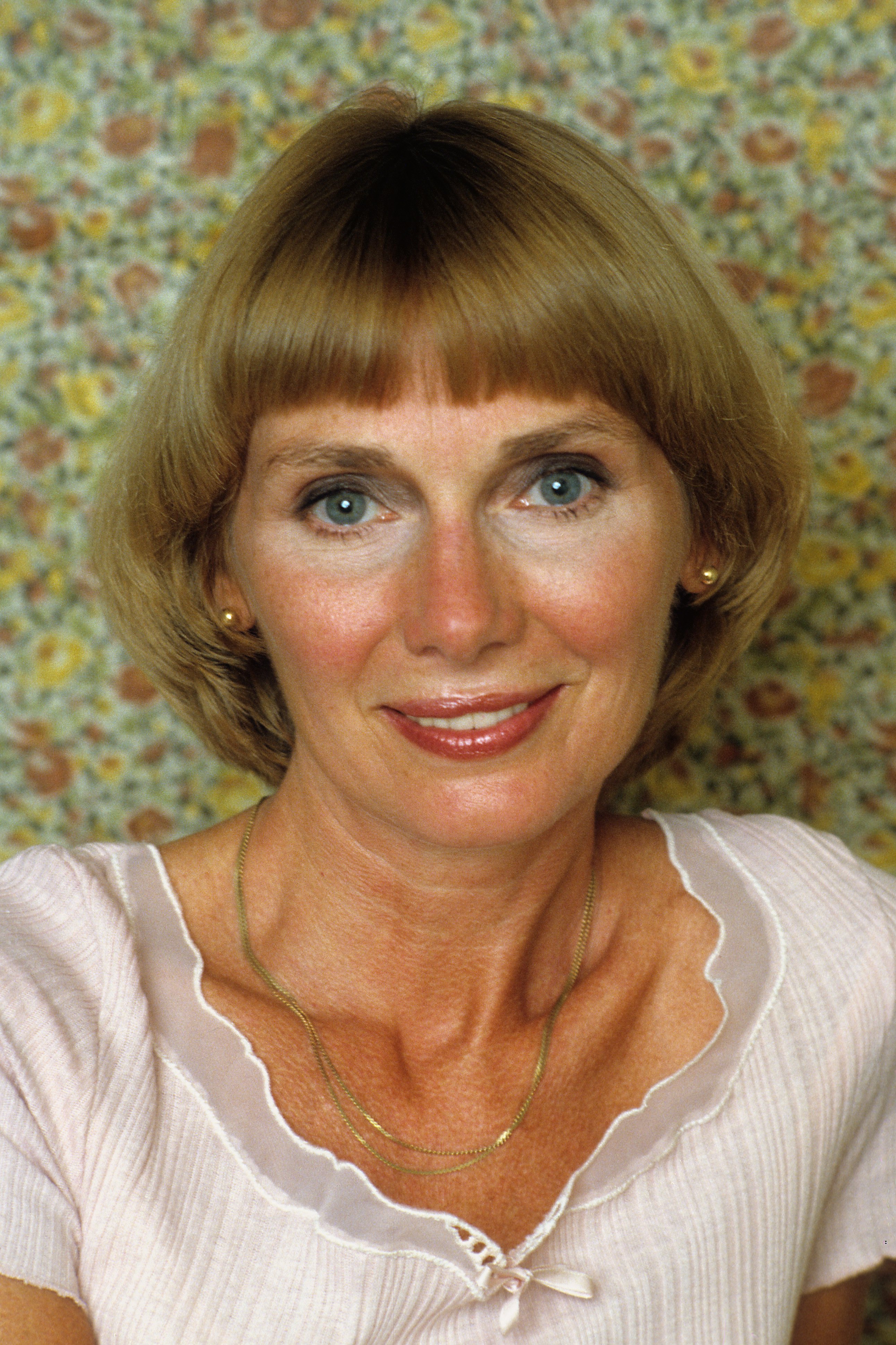 Portrait d'Inga Swenson souriant le 1er janvier 1985 à Los Angeles, Californie. | Source : Getty Images