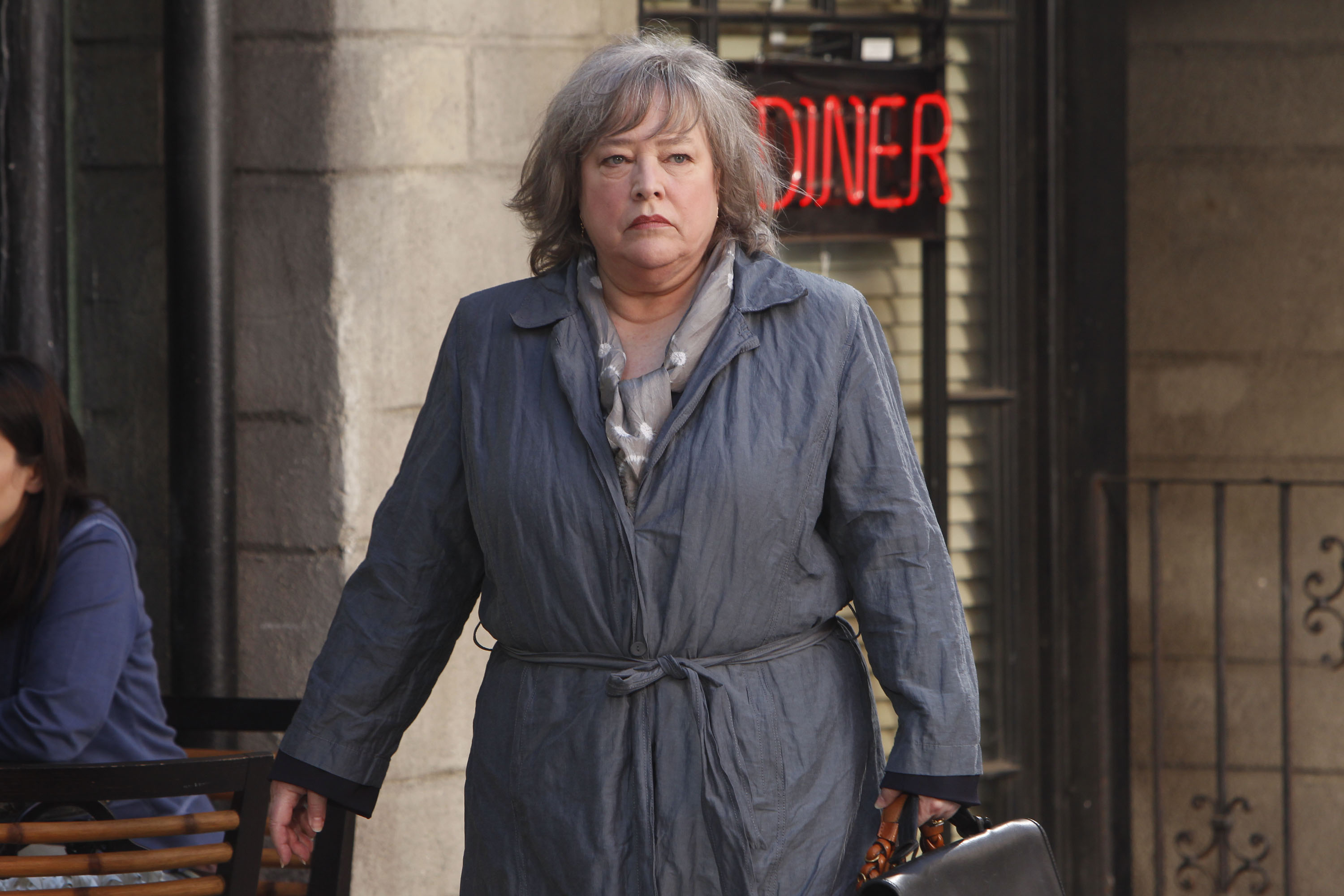 Kathy Bates dans la peau de son personnage dans un épisode de "Harry's Law" en 2010. | Source : Getty Images