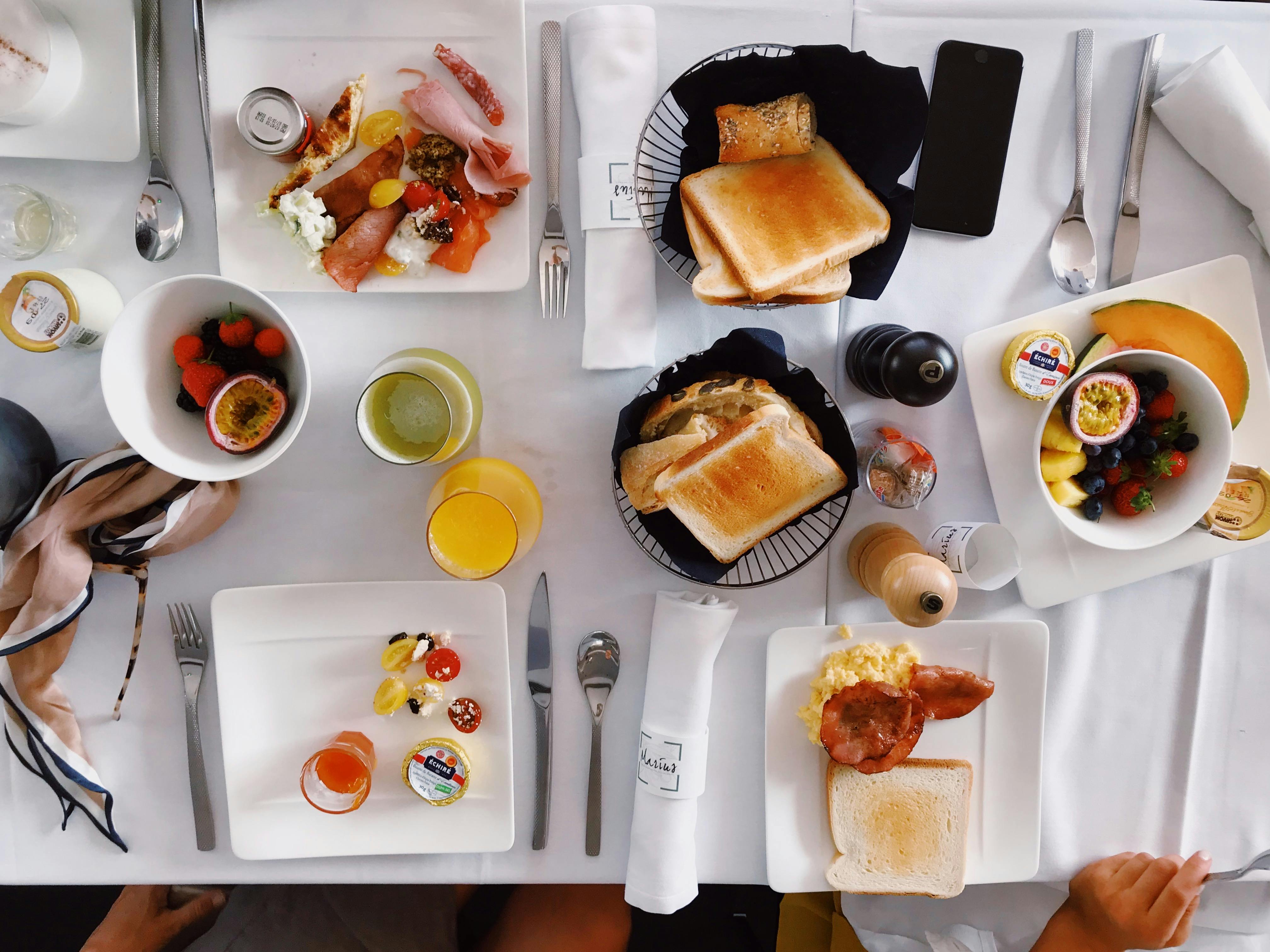 Une table de petit déjeuner | Source : Pexels