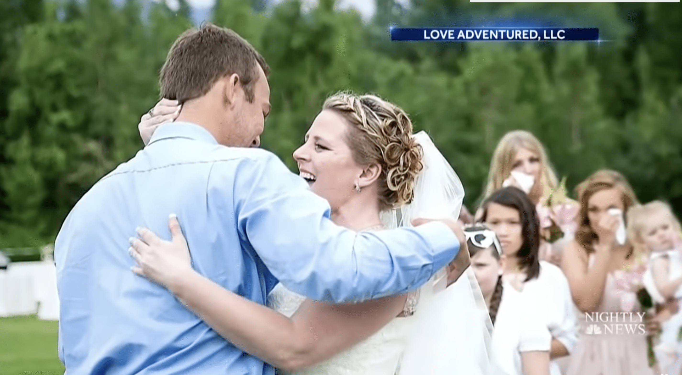 Becky Turney a été choquée de voir le destinataire du cœur de son défunt fils, Jacob Kilby, à son mariage. | Photo : YouTube.com/NBC News