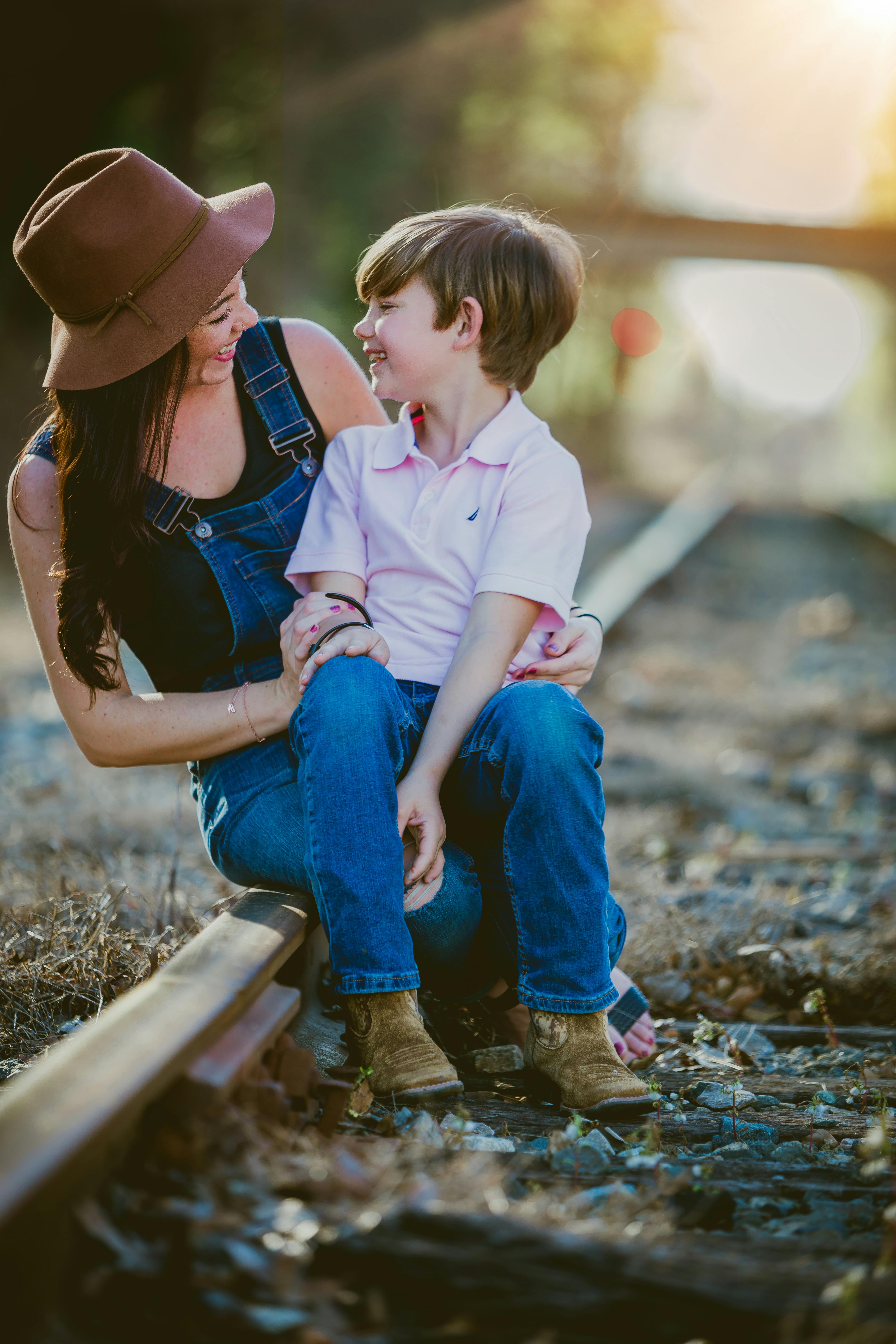 Une mère et son fils | Source : Pexels