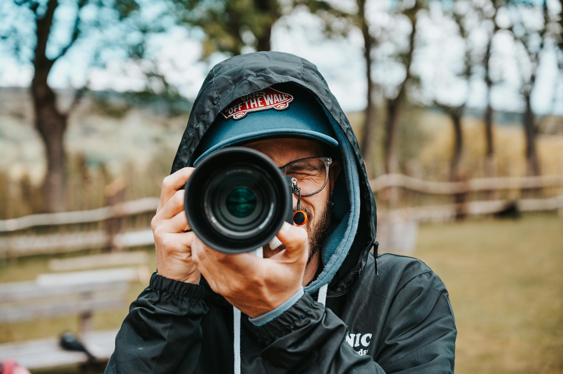 Un homme qui prend une photo | Source : Pexels