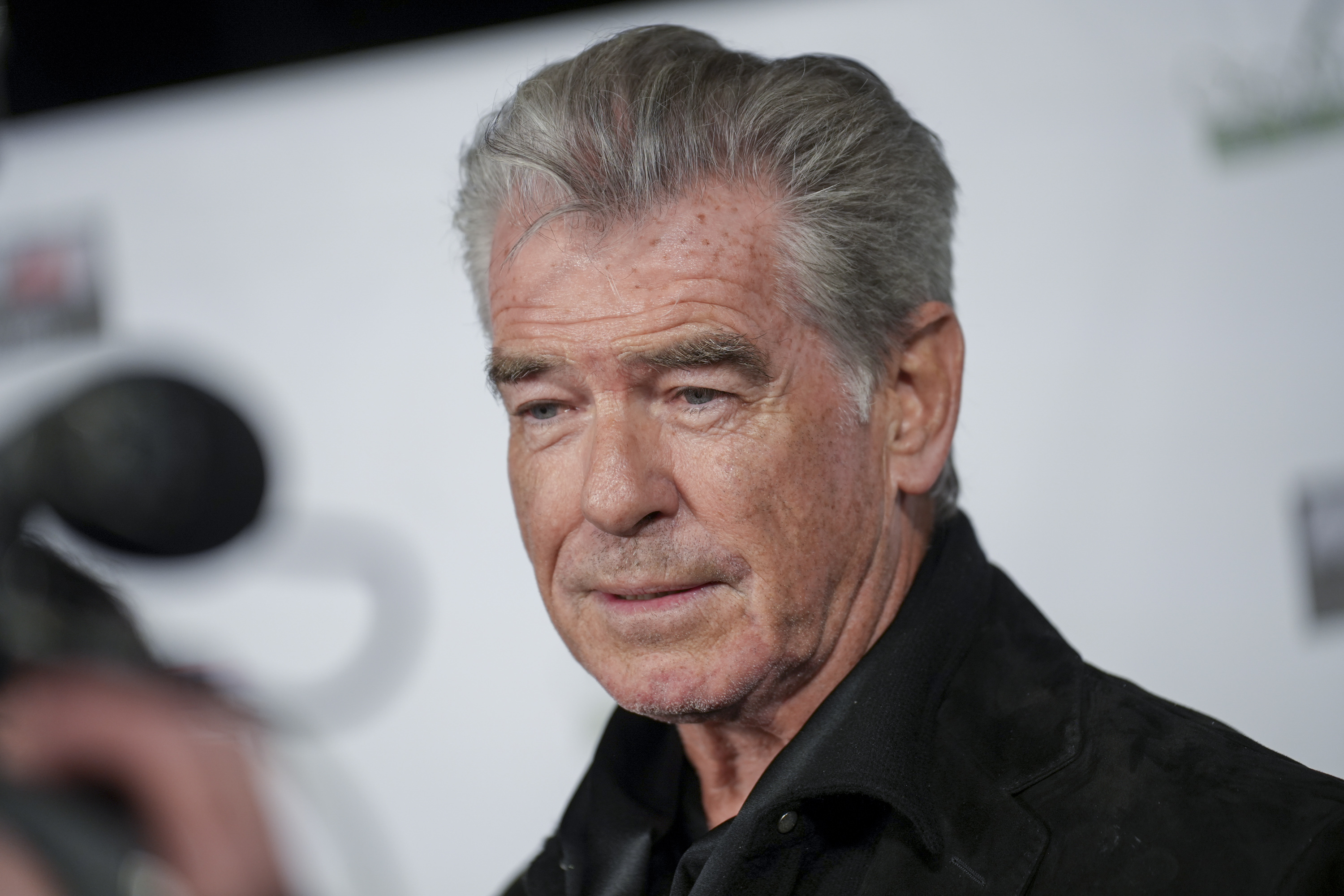 Pierce Brosnan lors de la 18e cérémonie annuelle des Oscar Wilde Awards, le 7 mars 2024, à Santa Monica, en Californie. | Source : Getty Images