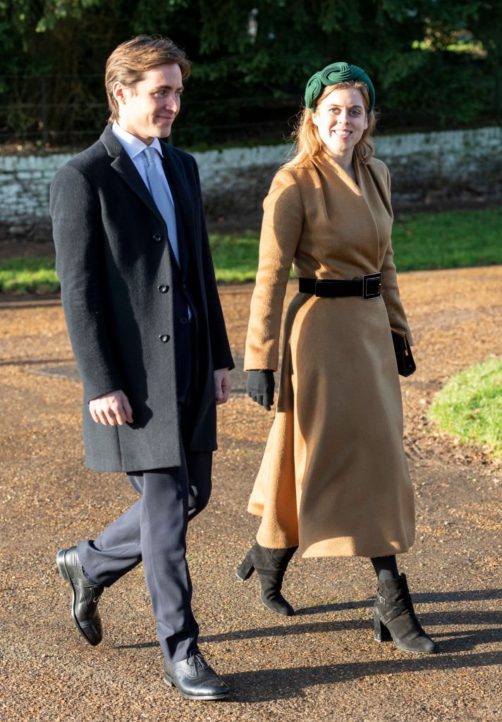 La princesse Beatrice et Edoardo Mapelli Mozziconi au service religieux du jour de Noël. | Photo : Getty Images