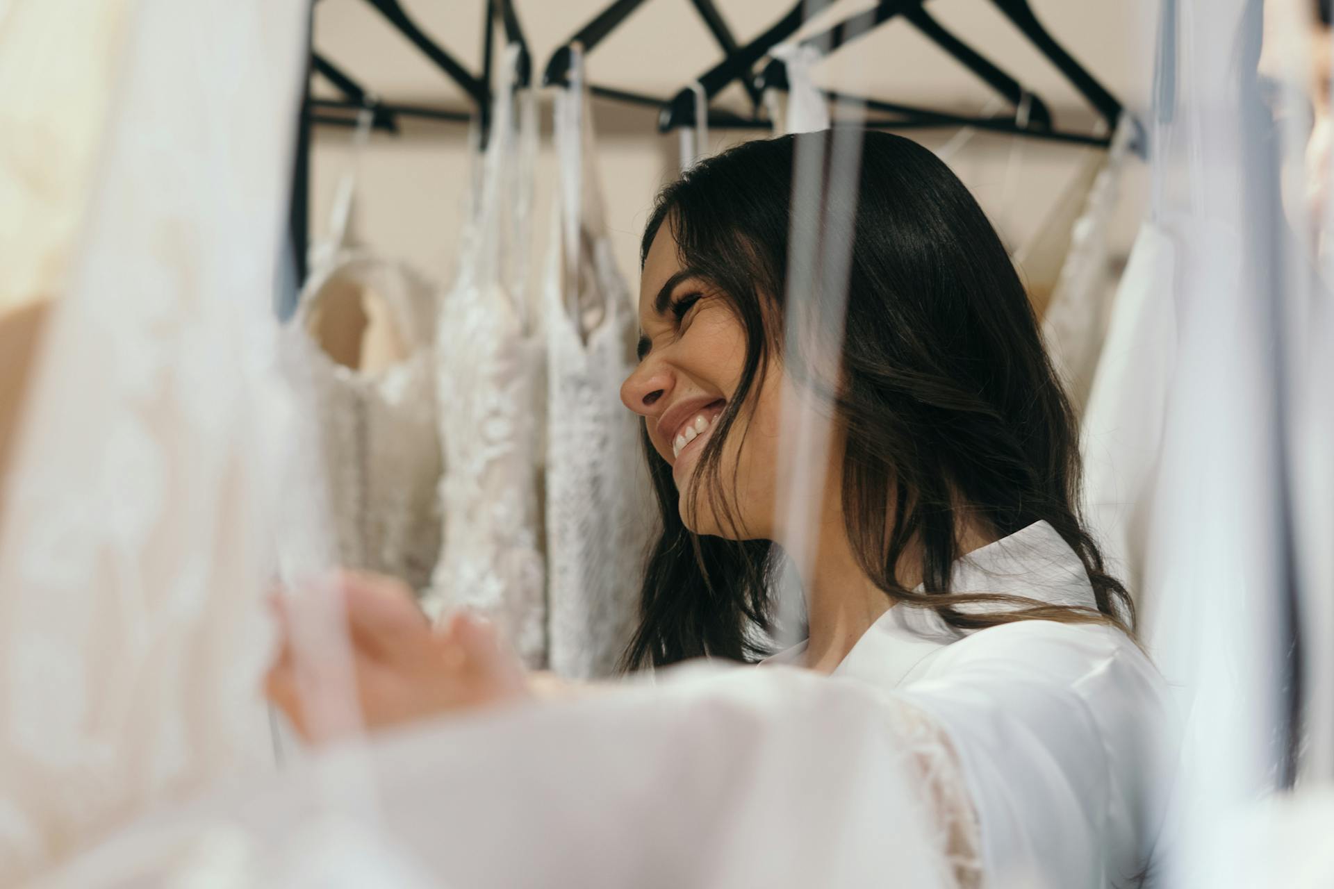 Une mariée avec des robes de mariée | Source : Pexels