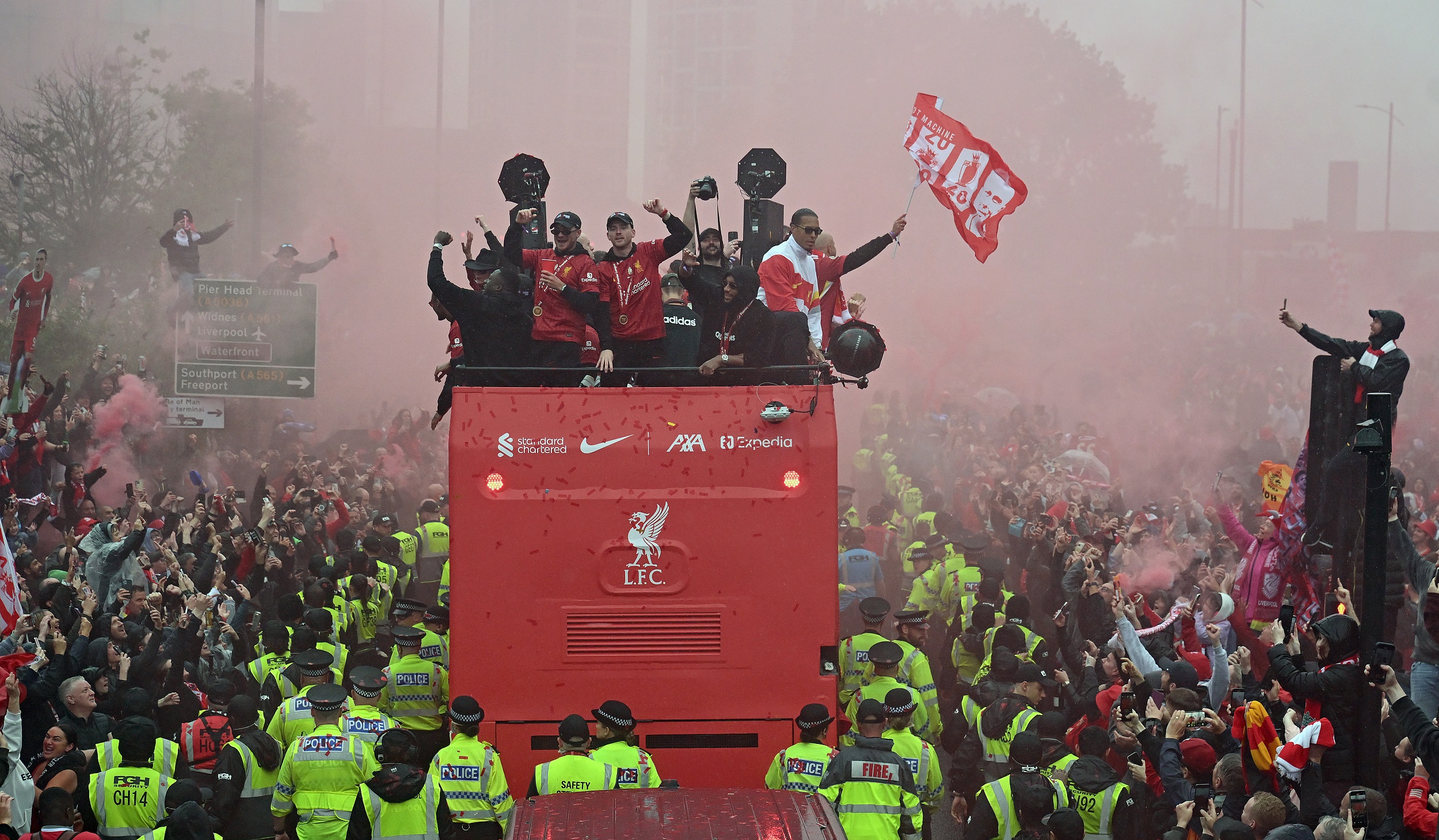 Les joueurs de Liverpool lors du défilé du trophée de la Premier League à Liverpool, en Angleterre, le 26 mai 2025 | Source : Getty Images
