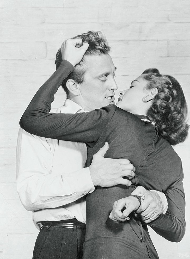 Kirk Douglas et Lauren Bacall dans "Young Man with a Horn" (Jeune homme à cornes) (1950). I Photo : Getty Images