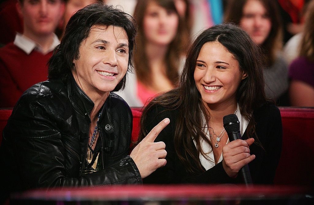 FRANCE - 17 DÉCEMBRE : L'émission de télévision "Vivement Dimanche" à Paris, France, le 17 décembre 2008 - Jean-Luc Lahaye et sa fille Margaux. | Photo : Getty Images