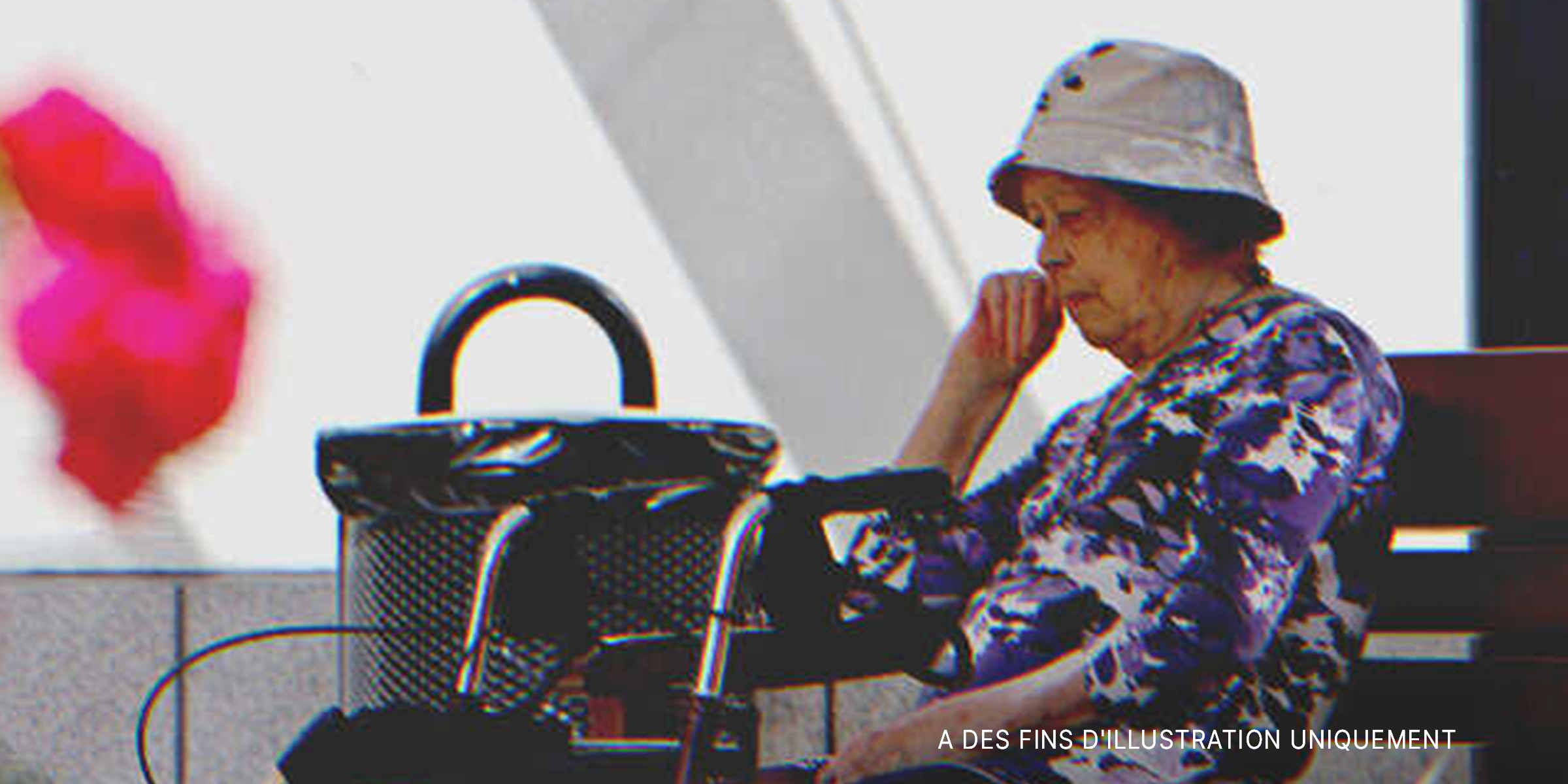 Une femme âgée perdue | Source : Shutterstock
