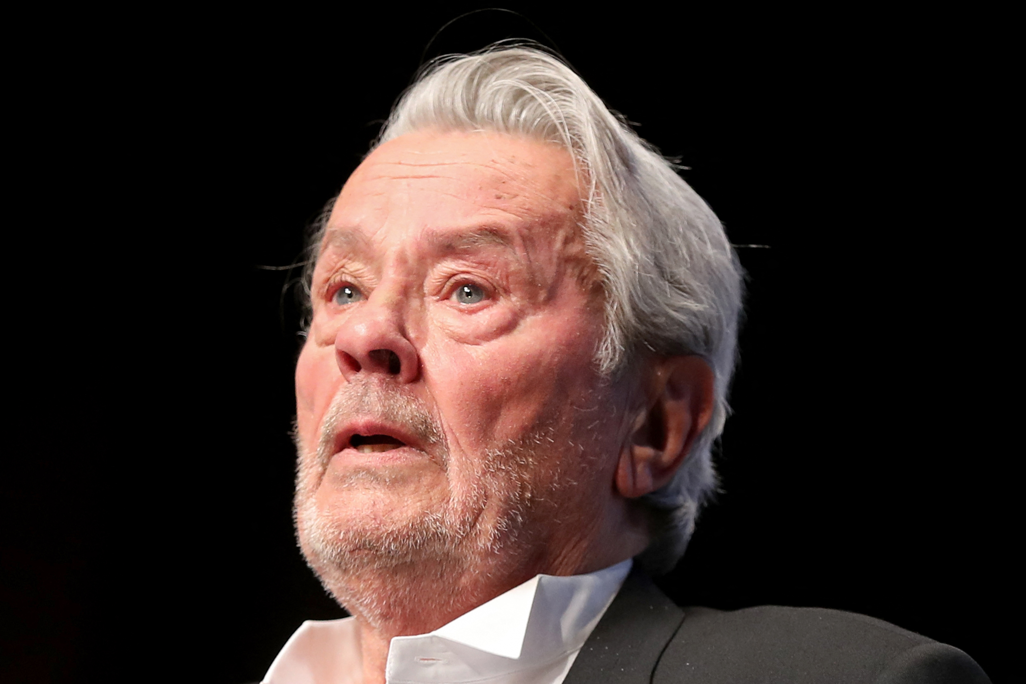 L'acteur français Alain Delon réagit après avoir reçu la Palme d'or d'honneur lors de la 72e édition du Festival de Cannes, à Cannes, dans le sud de la France, le 19 mai 2019 I Source : Getty Images