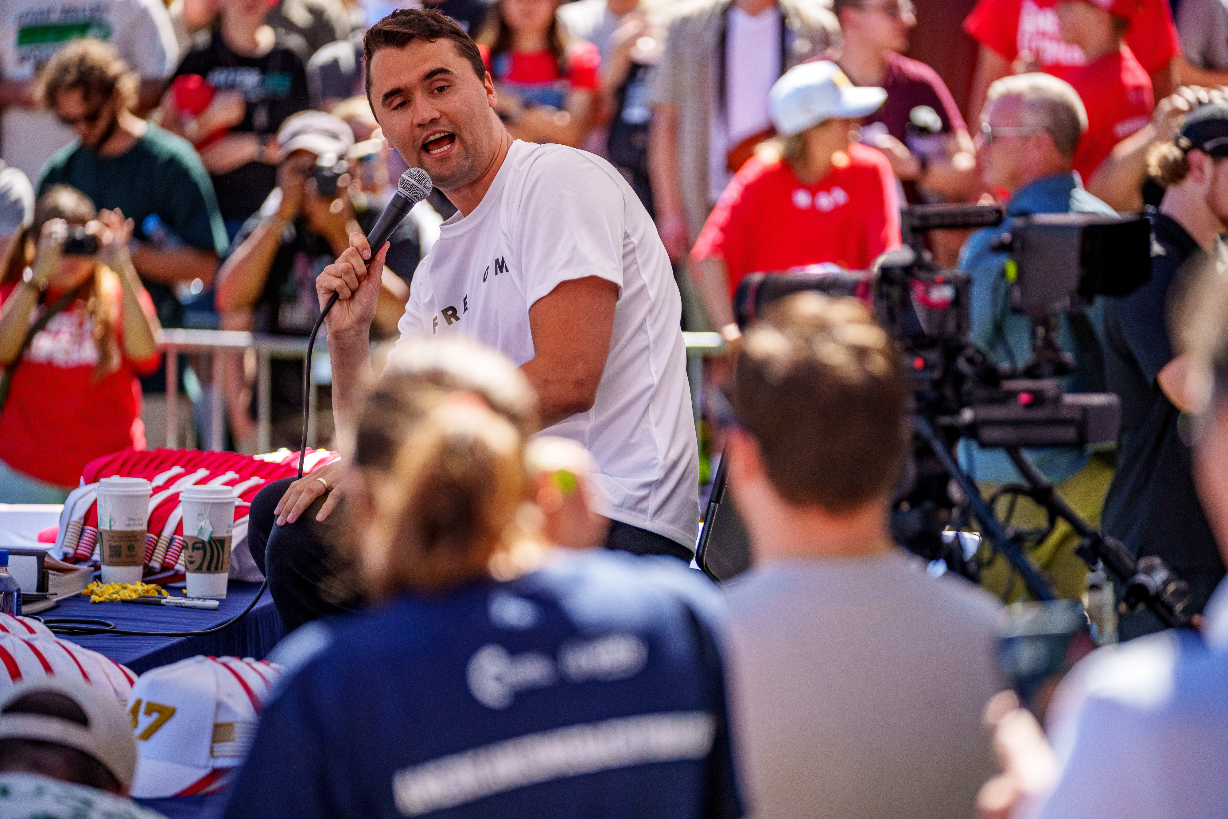 Charlie Kirk prend la parole à l'université de Utah Valley à Orem, dans l'Utah, le 10 septembre 2025 | Source : Getty Images