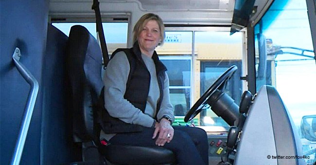 Une conductrice de bus saluée comme une héroïne pour avoir sauvé la vie d'un enfant de 8 ans dans une vidéo dramatique