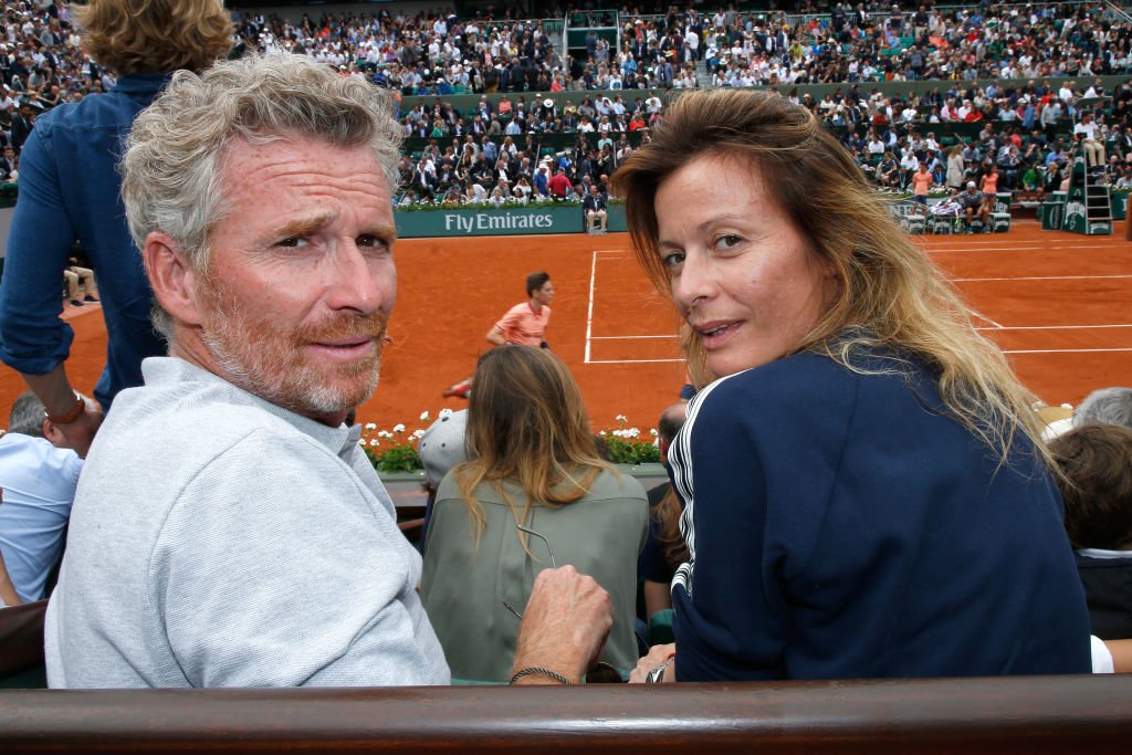 Denis Brogniart et son épouse Hortense Brogniart assistent à l'Open de France 2018 - Jour 3 à Roland Garros le 29 mai 2018 à Paris, France. | Photo : Getty Images.