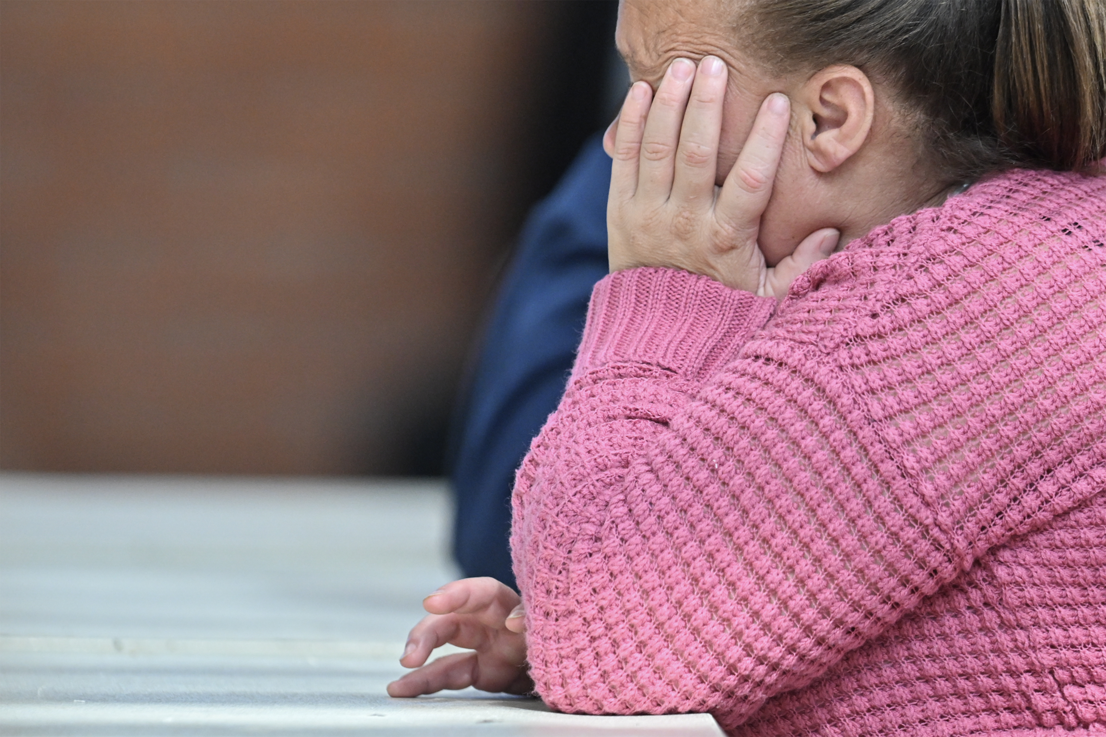Racquel Smith assiste au procès dans l'affaire de la disparition de Joshlin Smith au centre polyvalent de White City, le 11 mars 2025, à Saldanha Bay, en Afrique du Sud | Source : Getty Images