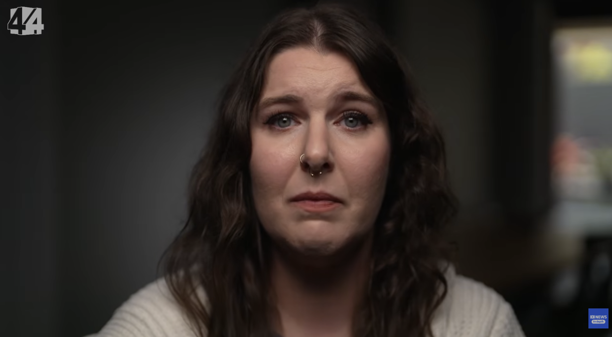 Capture d'écran de l'une des patientes I Source : https://www.youtube.com/watch?v=EwnqZ12O1sQ