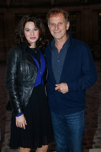 Charles Berlng et sa compagne Pauline Cheviller au Musée national Picasso-Paris le 10 octobre 2017 à Paris, France. | Photo : Getty Images