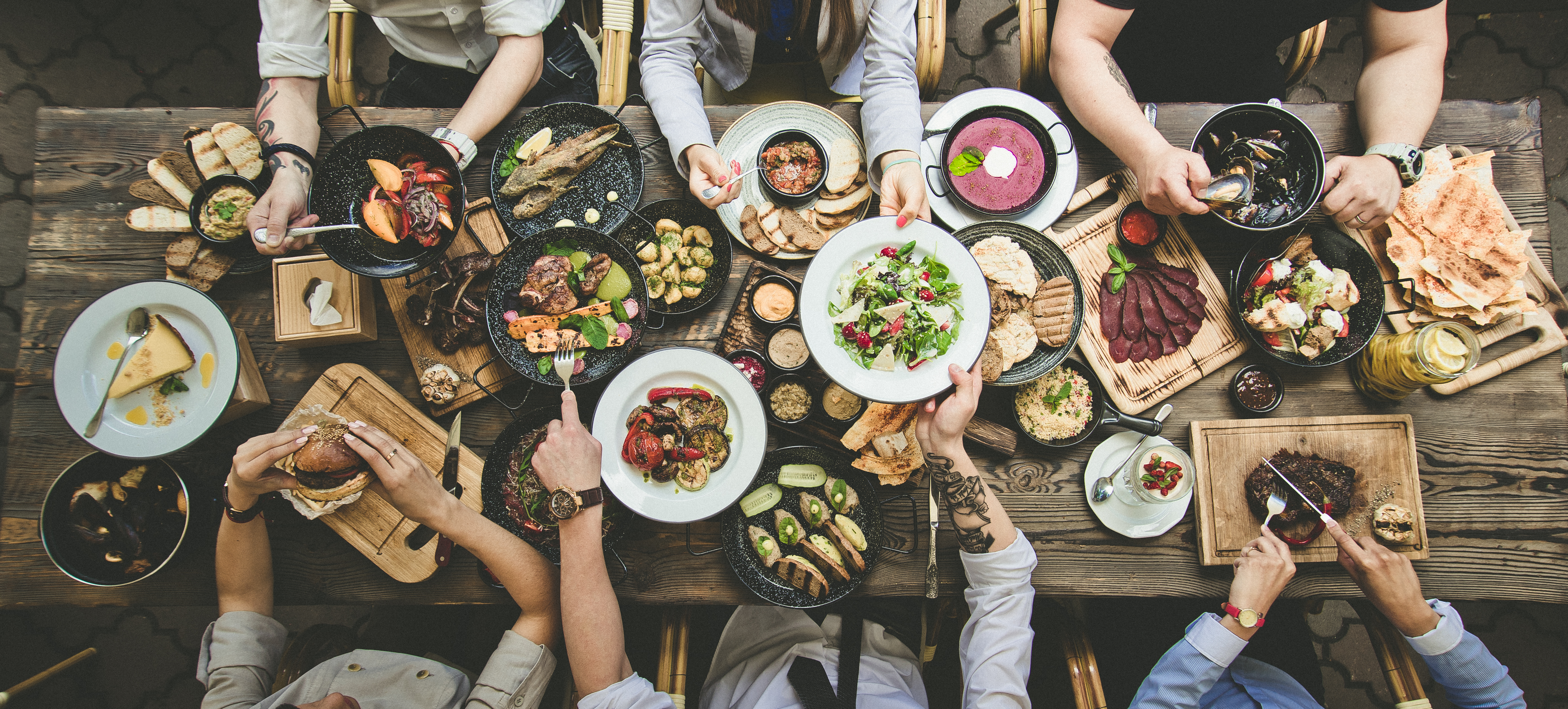 Un dîner extravagant au restaurant | Source : Shutterstock