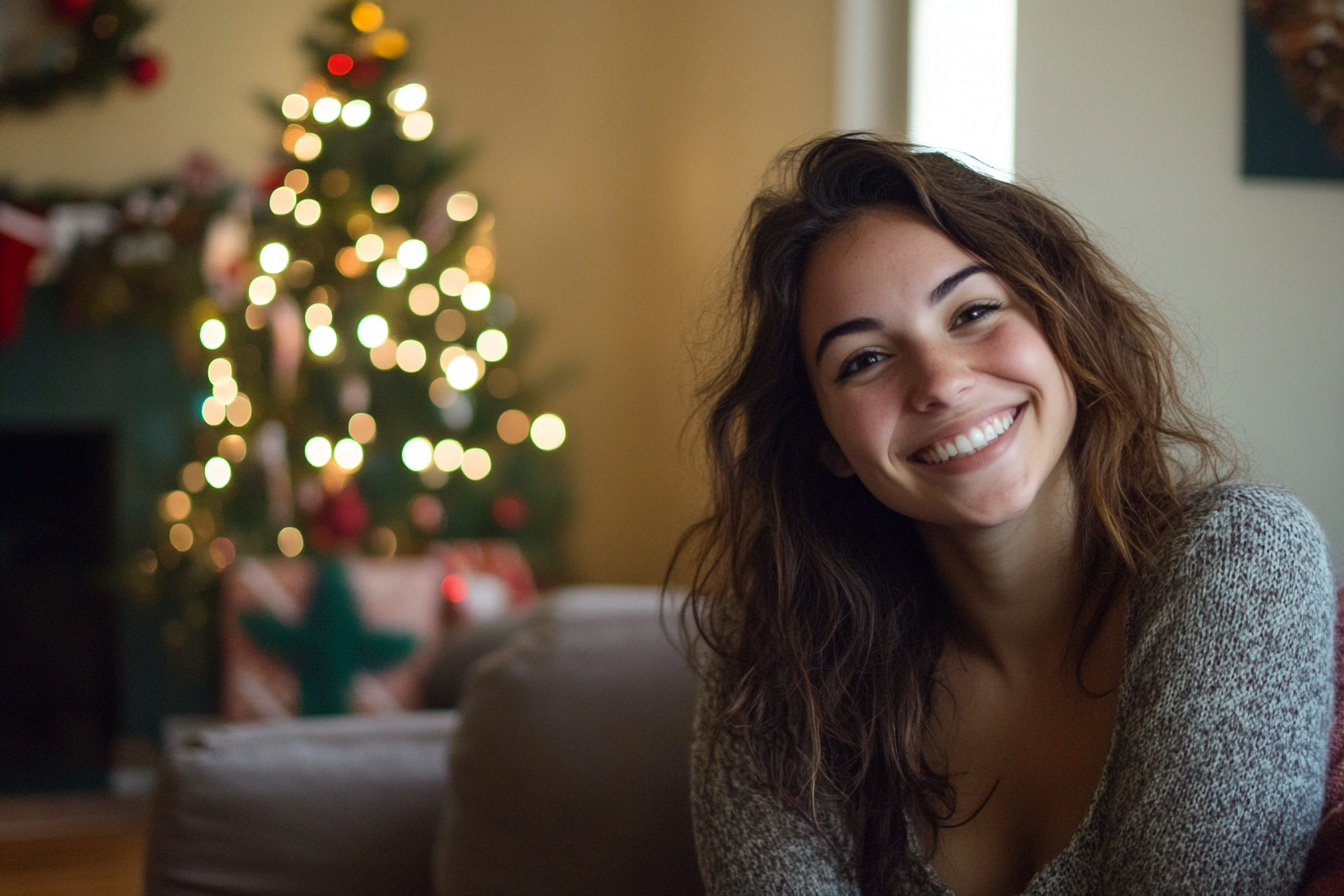 Une femme assise dans un salon à Noël | Source : Midjourney