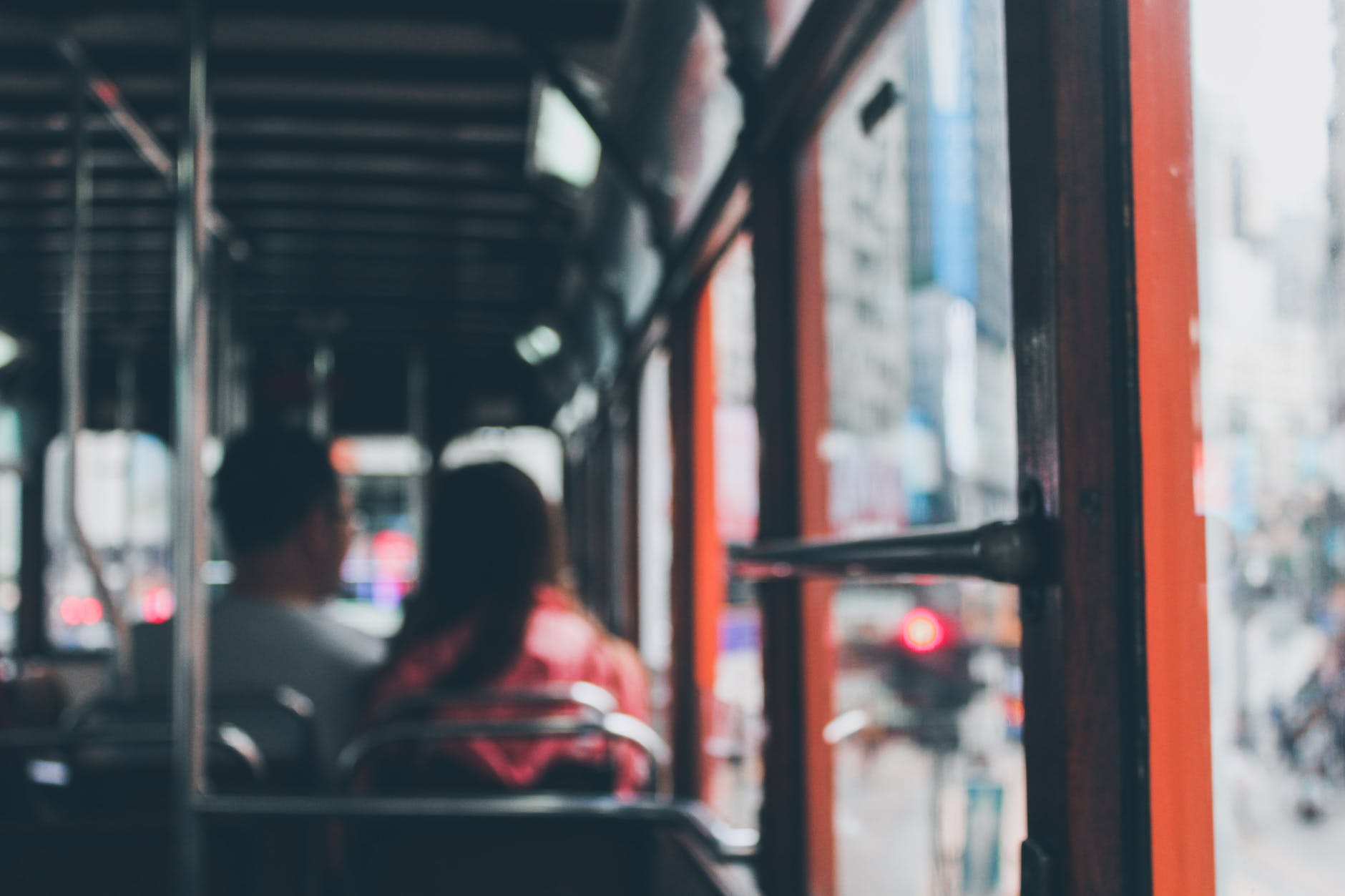 Elle s'est assise dans le bus et a dormi pendant la majeure partie du trajet. | Source : Pexels