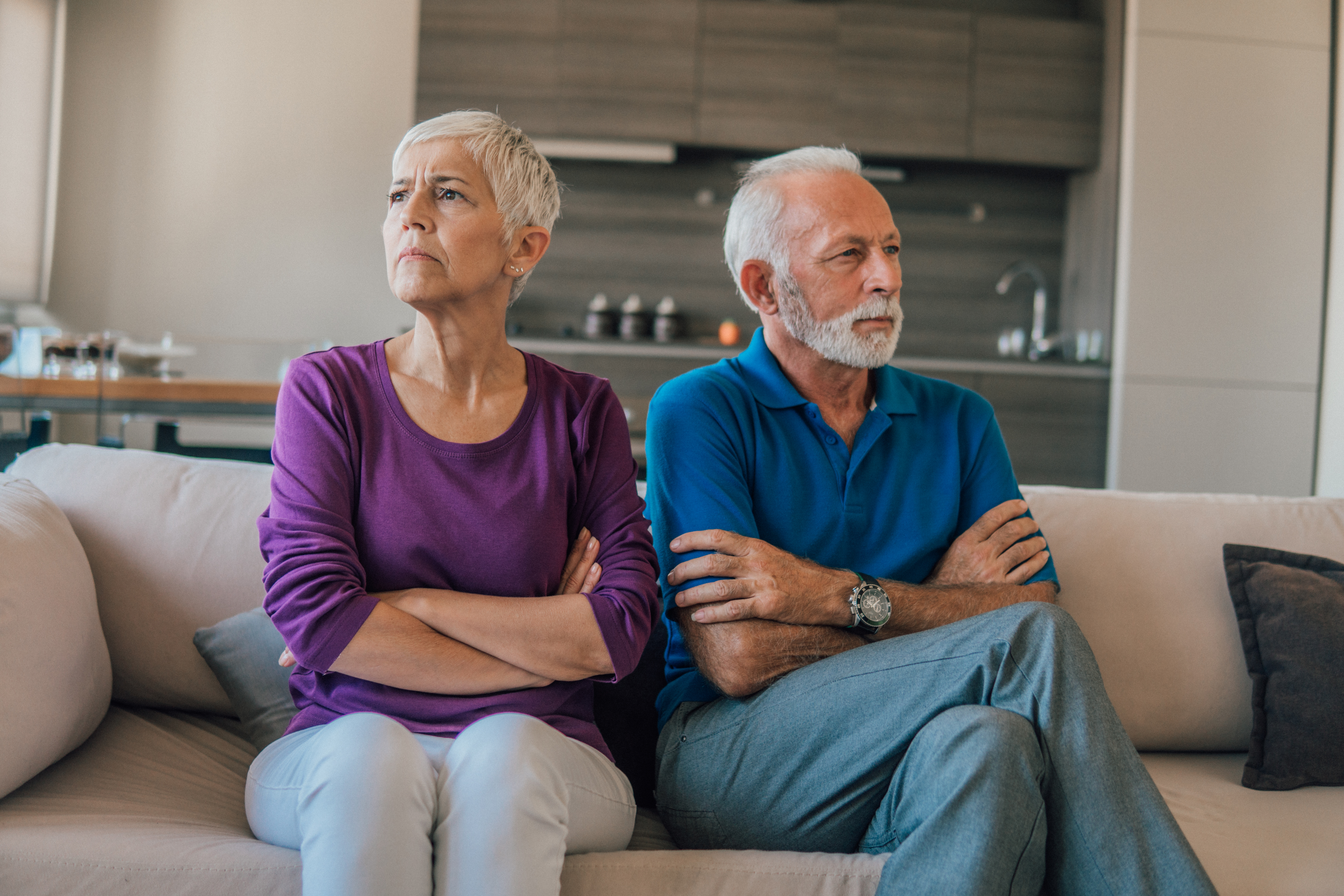 Couple de personnes âgées déçues | Source : Getty Images