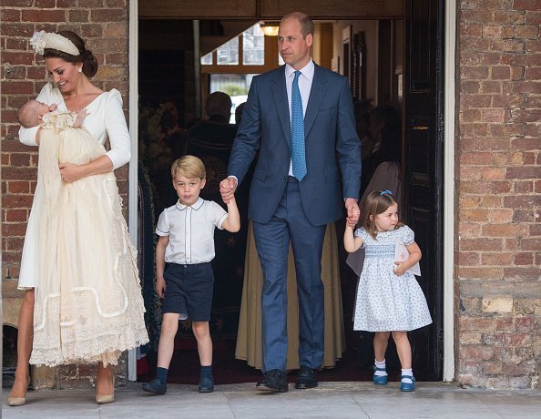 Kate Middleton, Prince William, Prince George, Princesse Charlotte et Prince Louis au St James's Palace le 09 juillet 2018 à Londres, Angleterre | Photo : Getty Images