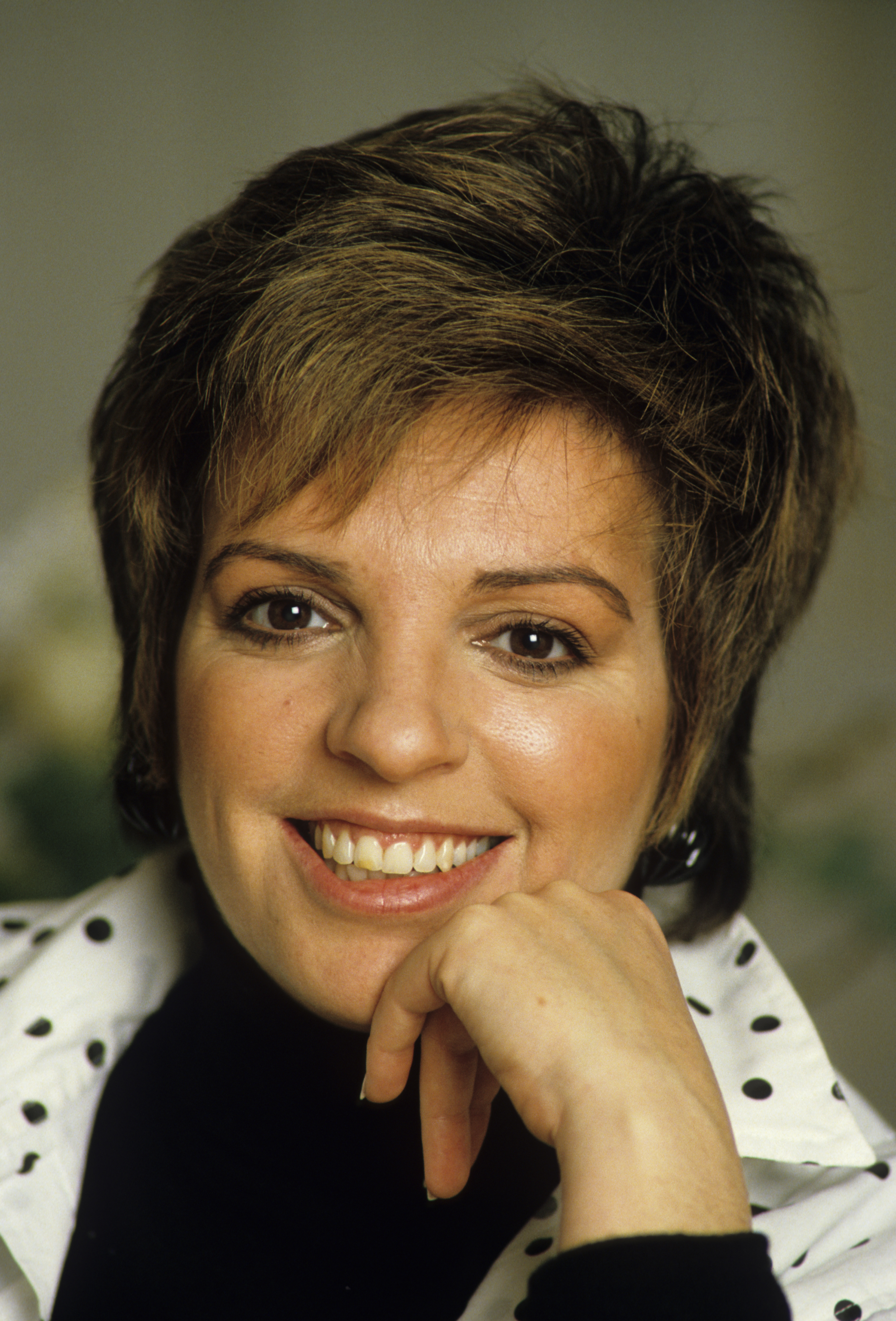 Liza Minnelli pose le 18 mars 1986 à Londres, en Angleterre. | Source : Getty Images