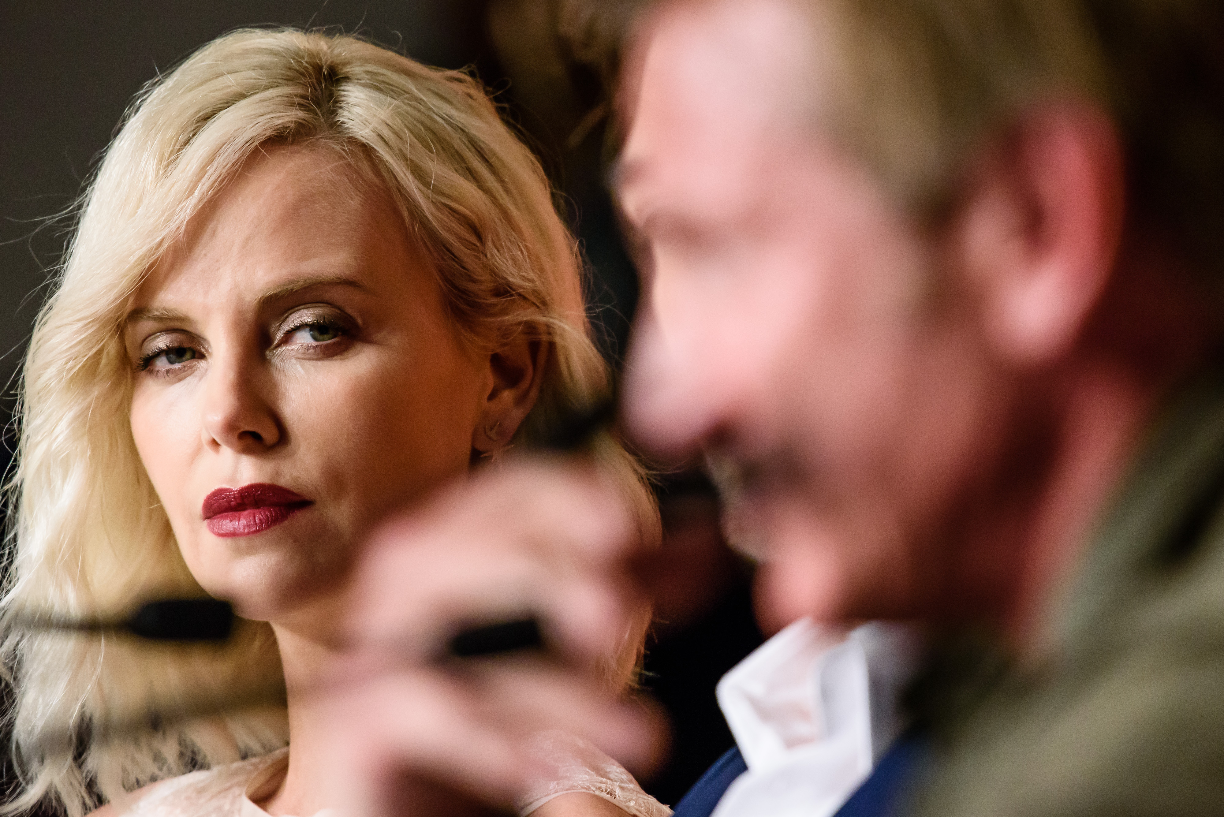 Charlize Theron et Sean Penn ont assisté à la conférence de presse de "The Last Face" lors du 69e Festival de Cannes le 20 mai 2016 | Source : Getty Images