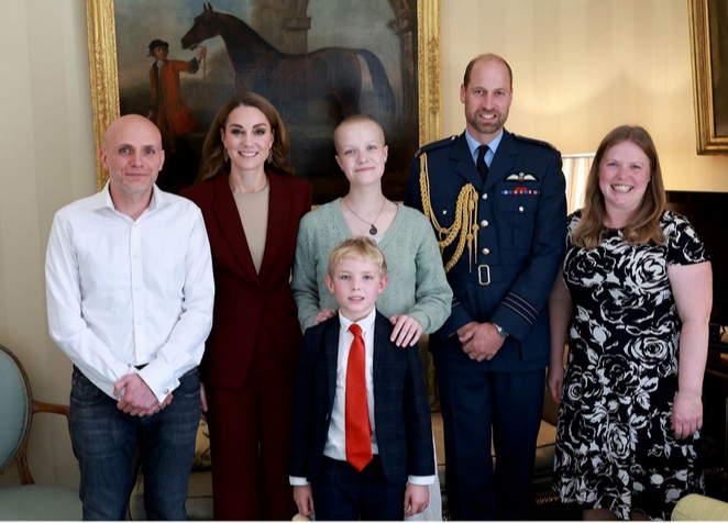 La princesse Catherine Middleton, le prince William, Liz Hatton et les membres de sa famille, d'après un post Instagram daté du 2 octobre 2024 | Source : Instagram/princeandprincessofwales/