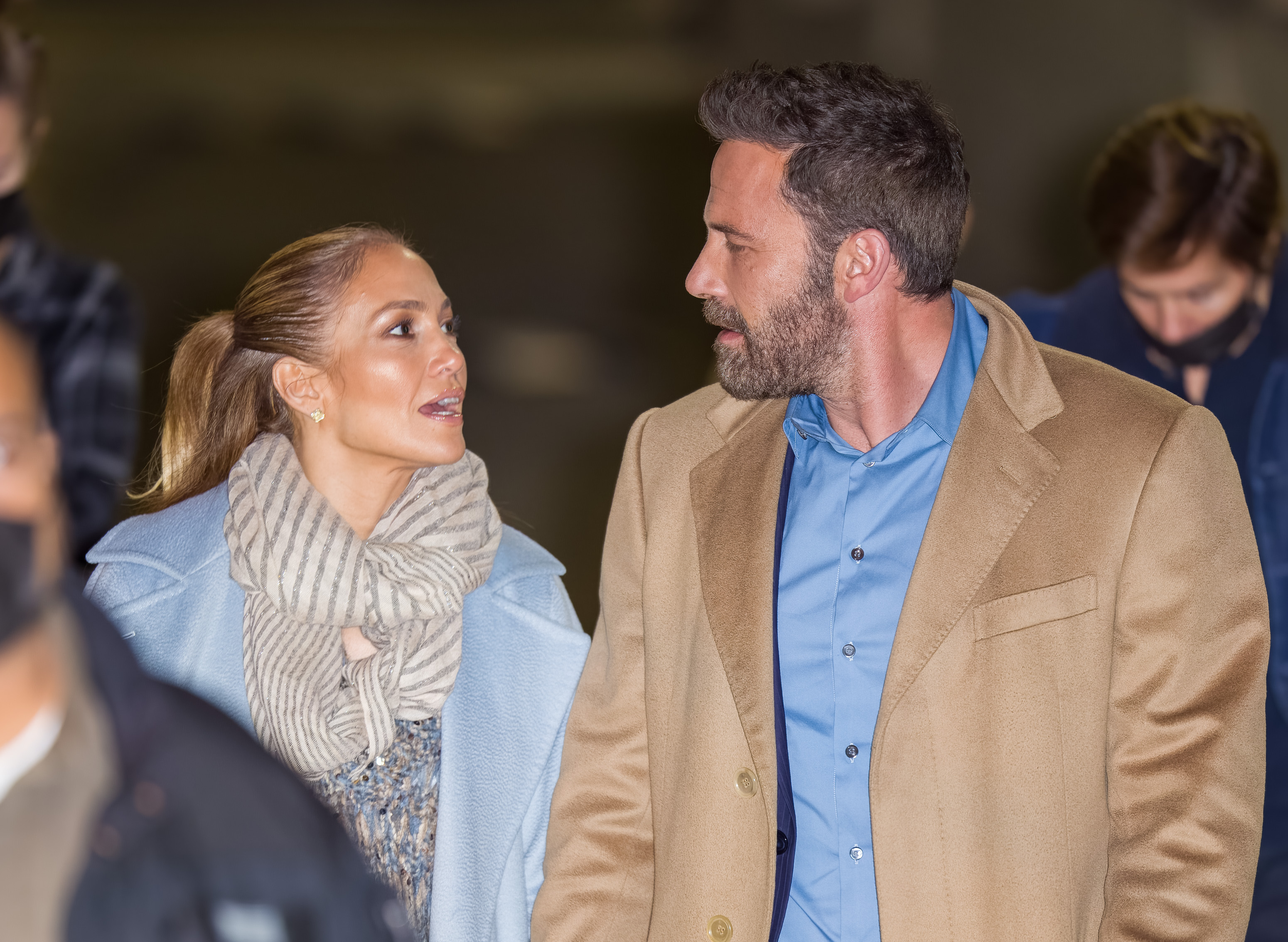 Jennifer Lopez et Ben Affleck aperçus lors d'une sortie à Los Angeles, en Californie, le 15 décembre 2021 | Source : Getty Images