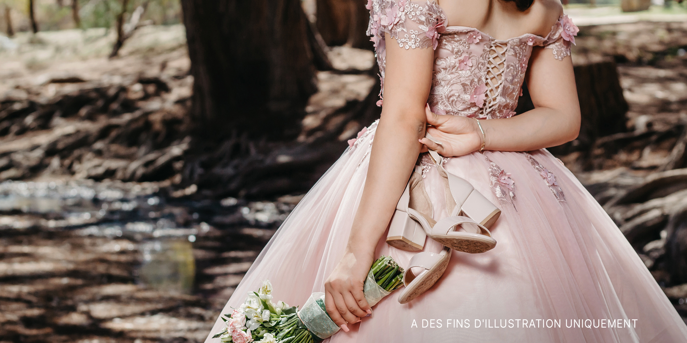 Fille dans une jolie robe | Source : Shutterstock