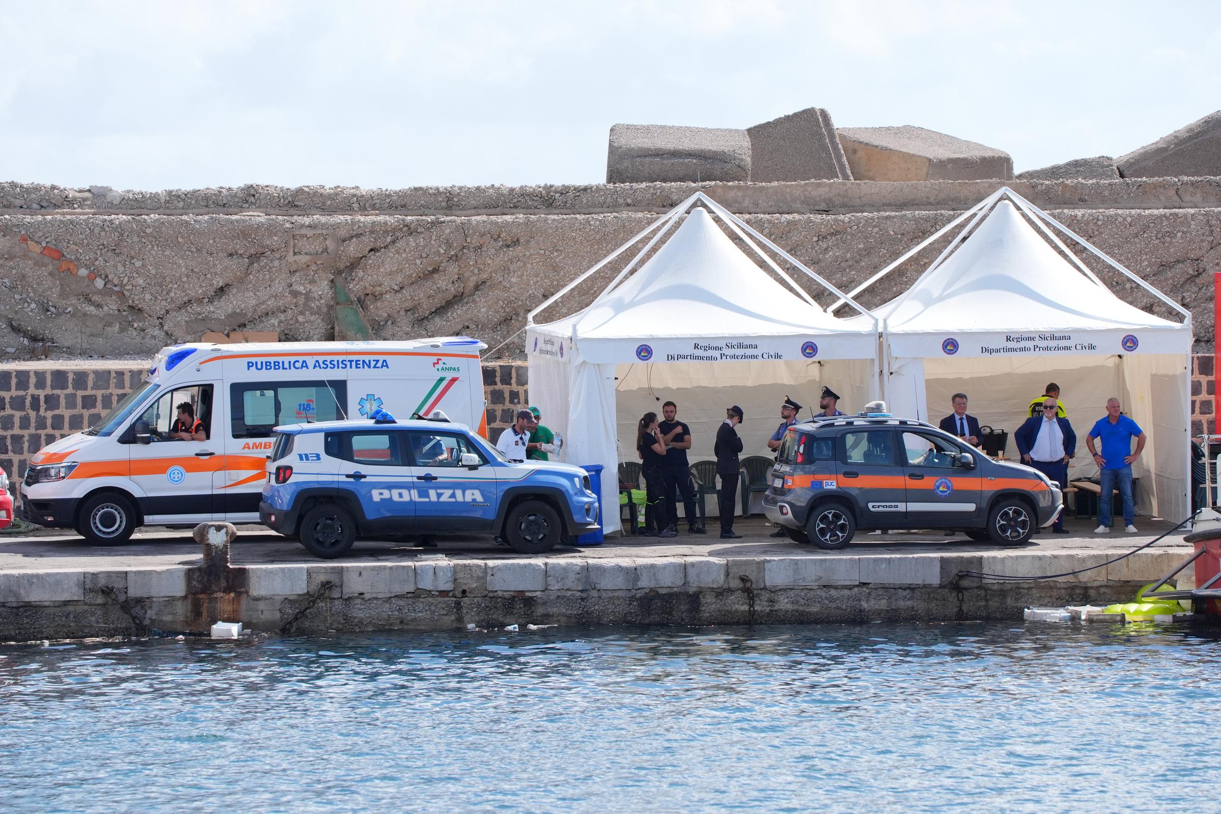 Les équipes d'urgence italiennes se préparent à rechercher Mike et Hannah Lynch et d'autres personnes disparues après le naufrage du yacht Bayesian lors d'une tempête au large de Palerme, le 19 août 2024 | Source : Getty Images