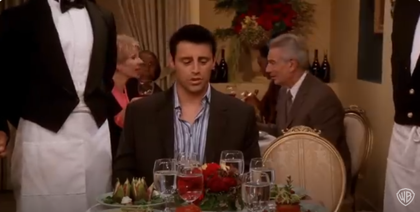 Une photo de Matt LeBlanc dans le rôle de Joey Tribbiani dans "Friends" | Source : YouTube/@warnerbrostv