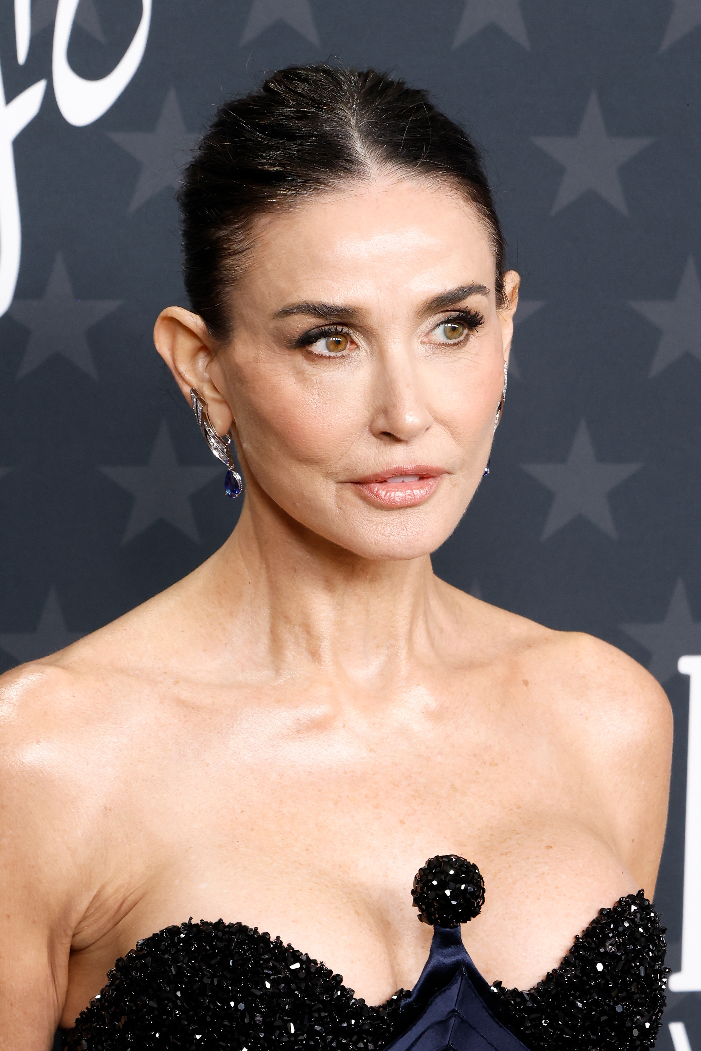 Demi Moore assiste aux 2025 Critics Choice Awards au Barker Hangar le 07 février 2025, à Santa Monica, en Californie. | Source : Getty Images