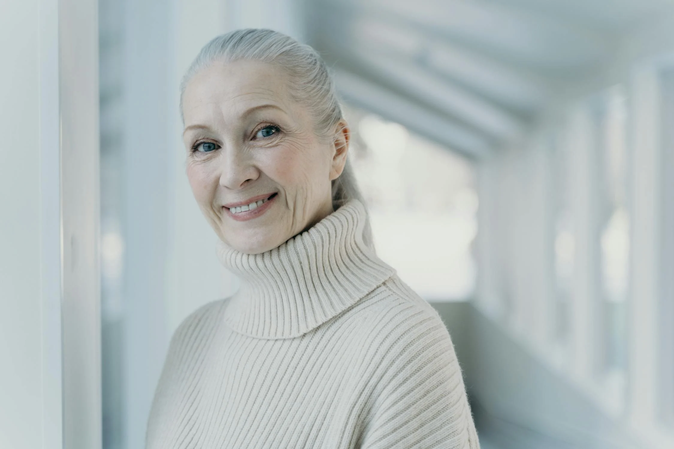 Une femme âgée souriante | Source : Pexels