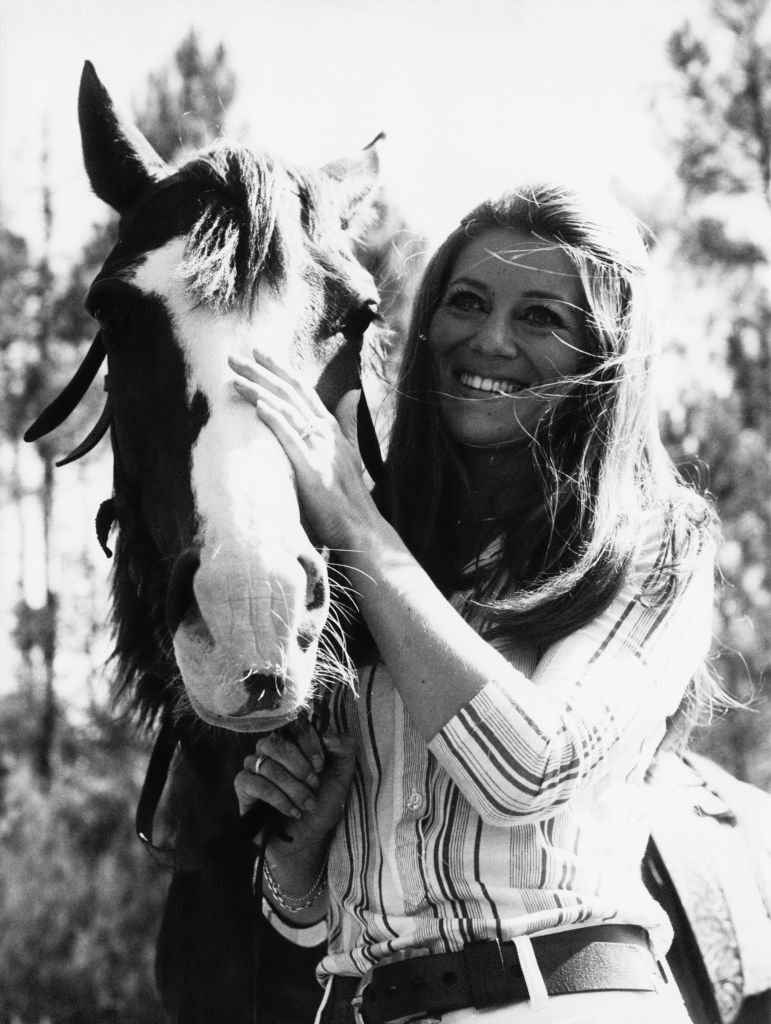 Sheila dans un ranch en 1970. l Source : Getty Images