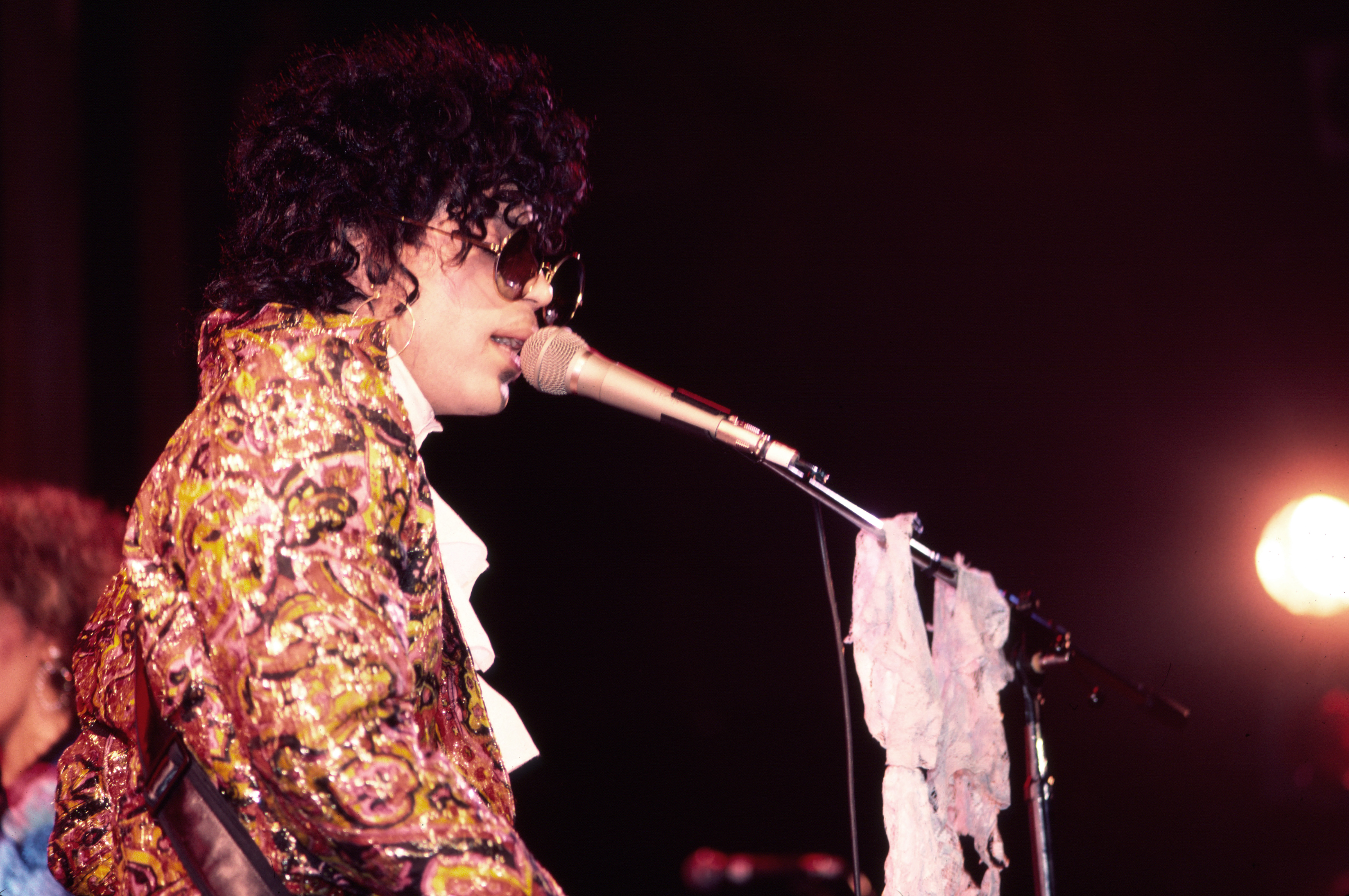 Prince se produit au club Ritz pendant sa tournée "Dirty Mind" le 22 mars 1981 à New York | Source : Getty Images